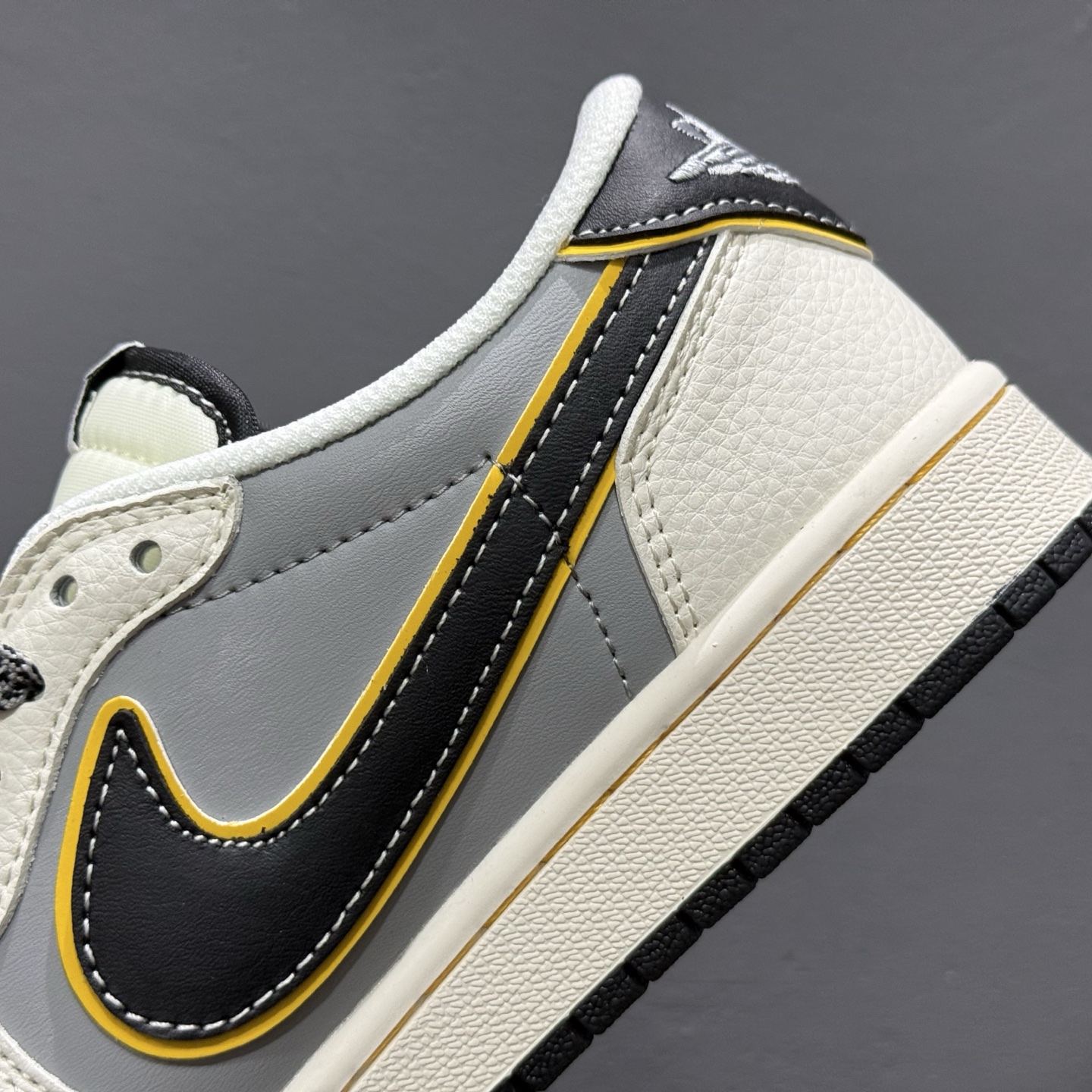 Travis Scott x Fragment Design x Air Jordan 1 Low SP AJ1 小米联名 Su7-Ultru 低帮文化休闲板鞋 XX3168-162