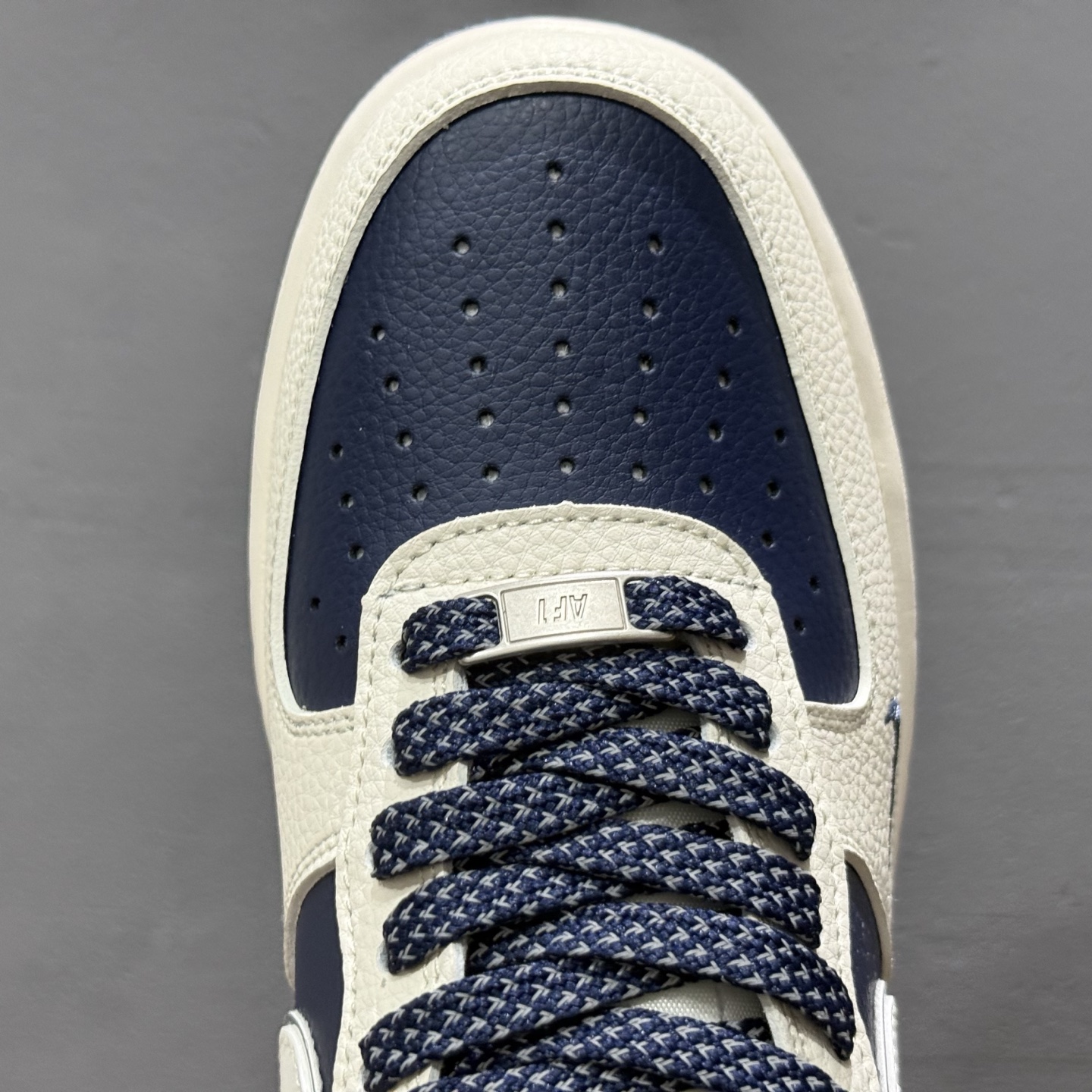 Nike Air Force 1'07 Low Supreme联名 米灰亮边 空军一号低帮休闲板鞋 HH7518-058