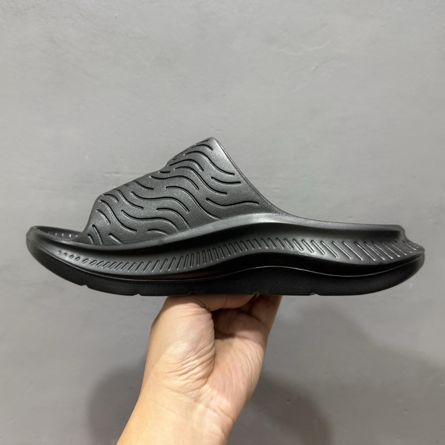 HOKA ONE ONE ORA Luxe 减震轻便舒缓运动 EVA 防滑一字拖鞋 1155398