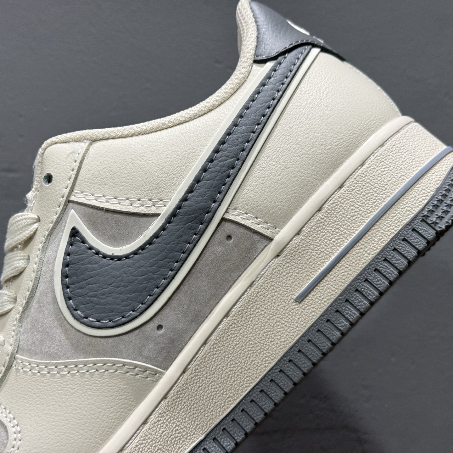独家实拍Nike Air Force 1‘07 Low 斯图西联名 猪八灰勾灰底 空军一号低帮休闲板鞋 XX3168-126