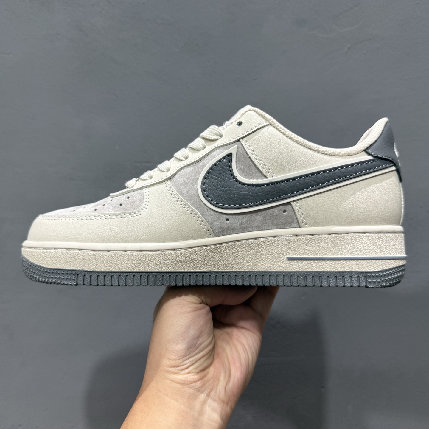独家实拍Nike Air Force 1‘07 Low 斯图西联名 猪八灰勾灰底 空军一号低帮休闲板鞋 XX3168-126