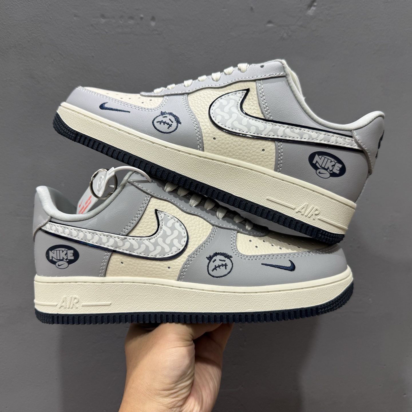独家实拍Nike Air Force 1‘07 Low Kaws联名 米灰暴力熊 空军一号低帮休闲板鞋 KK1988-077