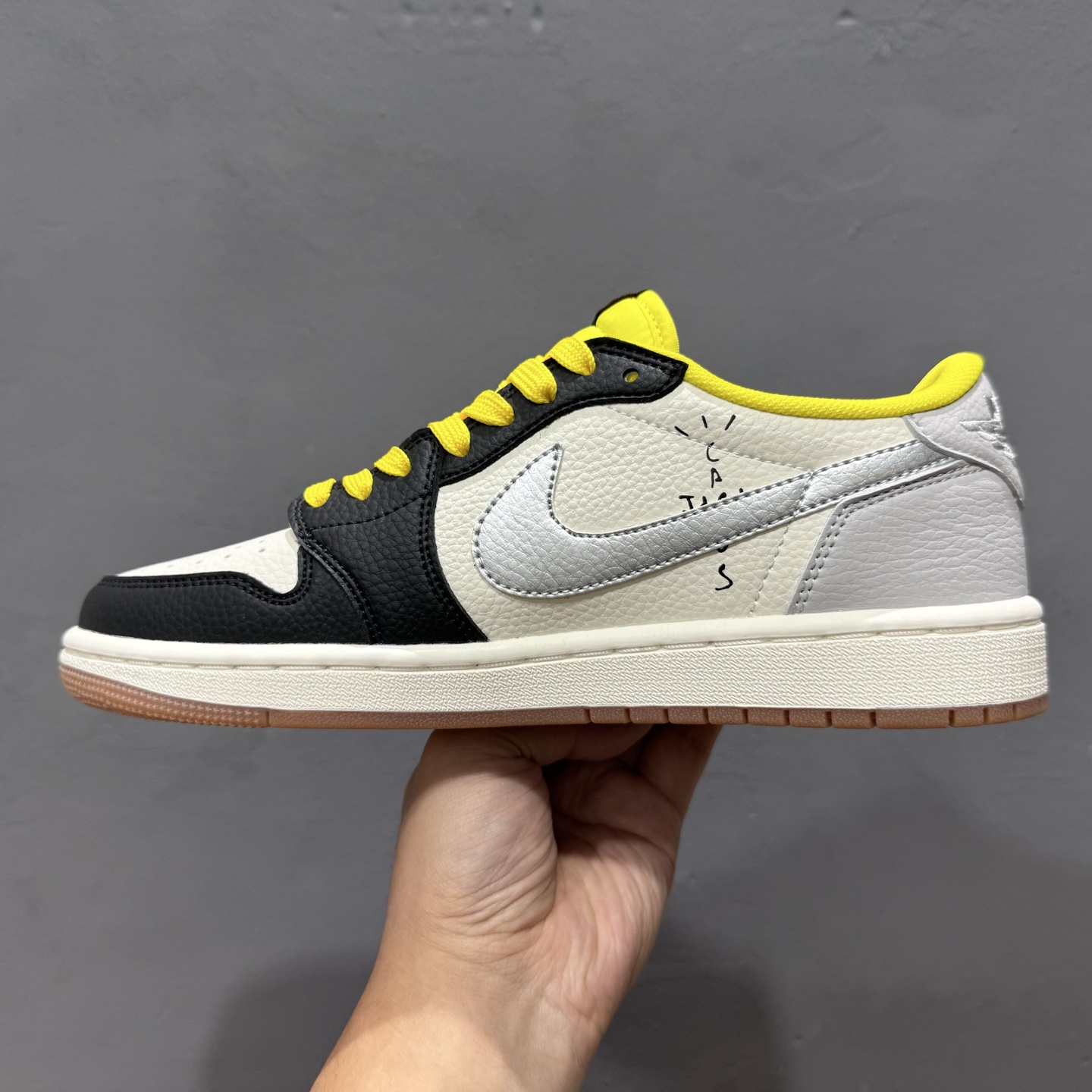Travis Scott x Air Jordan 1 Low 黑黄 DN6901-095