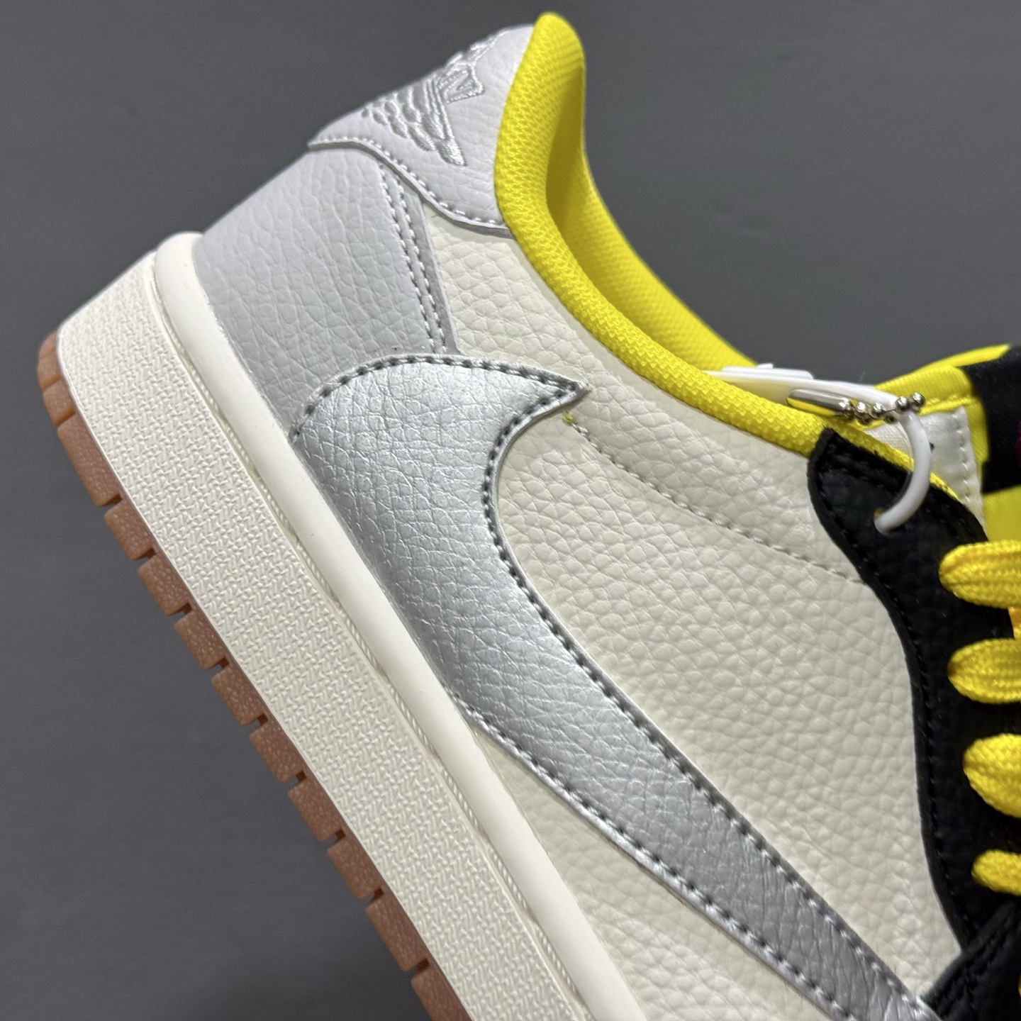 Travis Scott x Air Jordan 1 Low 黑黄 DN6901-095