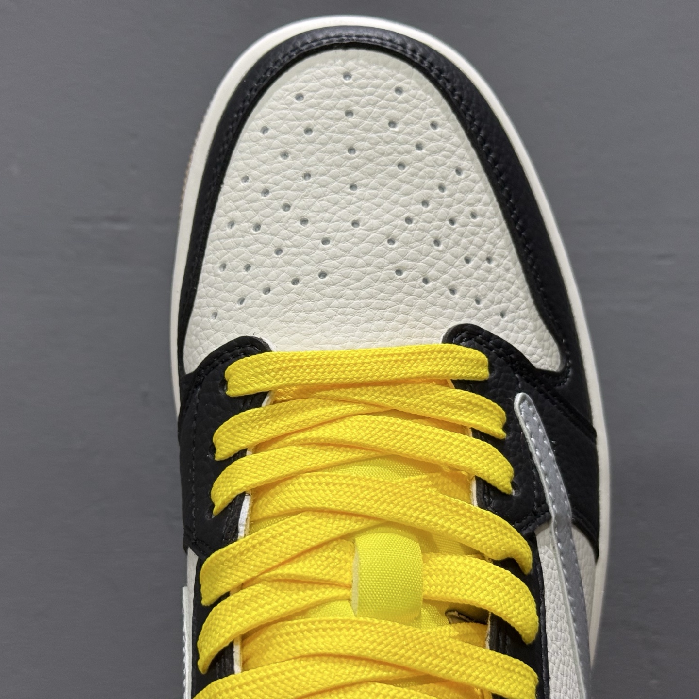 Travis Scott x Air Jordan 1 Low 黑黄 DN6901-095