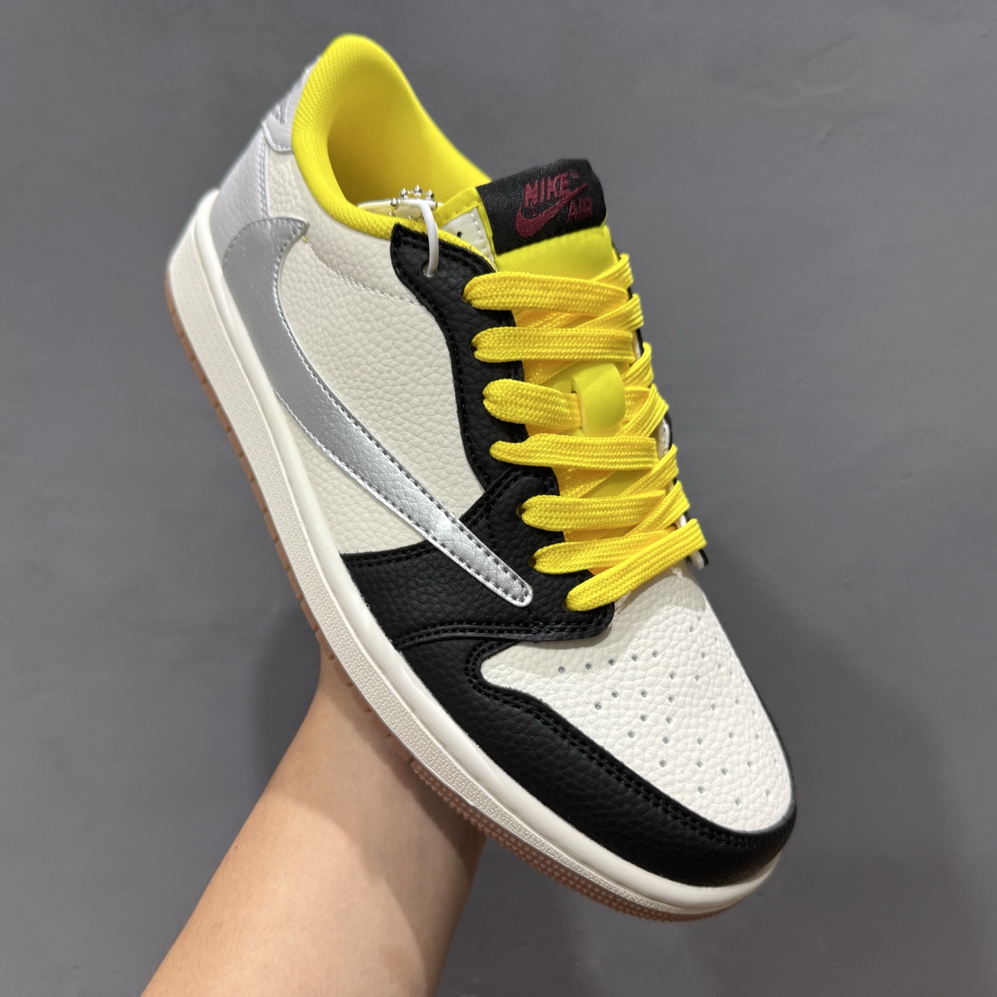 Travis Scott x Air Jordan 1 Low 黑黄 DN6901-095