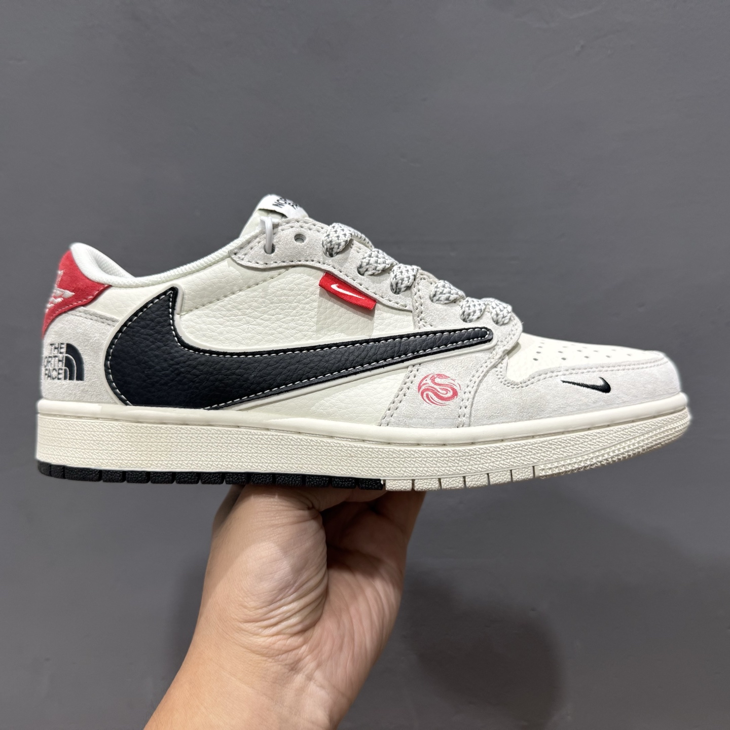 280 XC版 Travis Scott x Fragment Design x Air Jordan 1 Low SP AJ1 北面联名 双拼黑勾 低帮文化休闲板鞋 YX5066-308