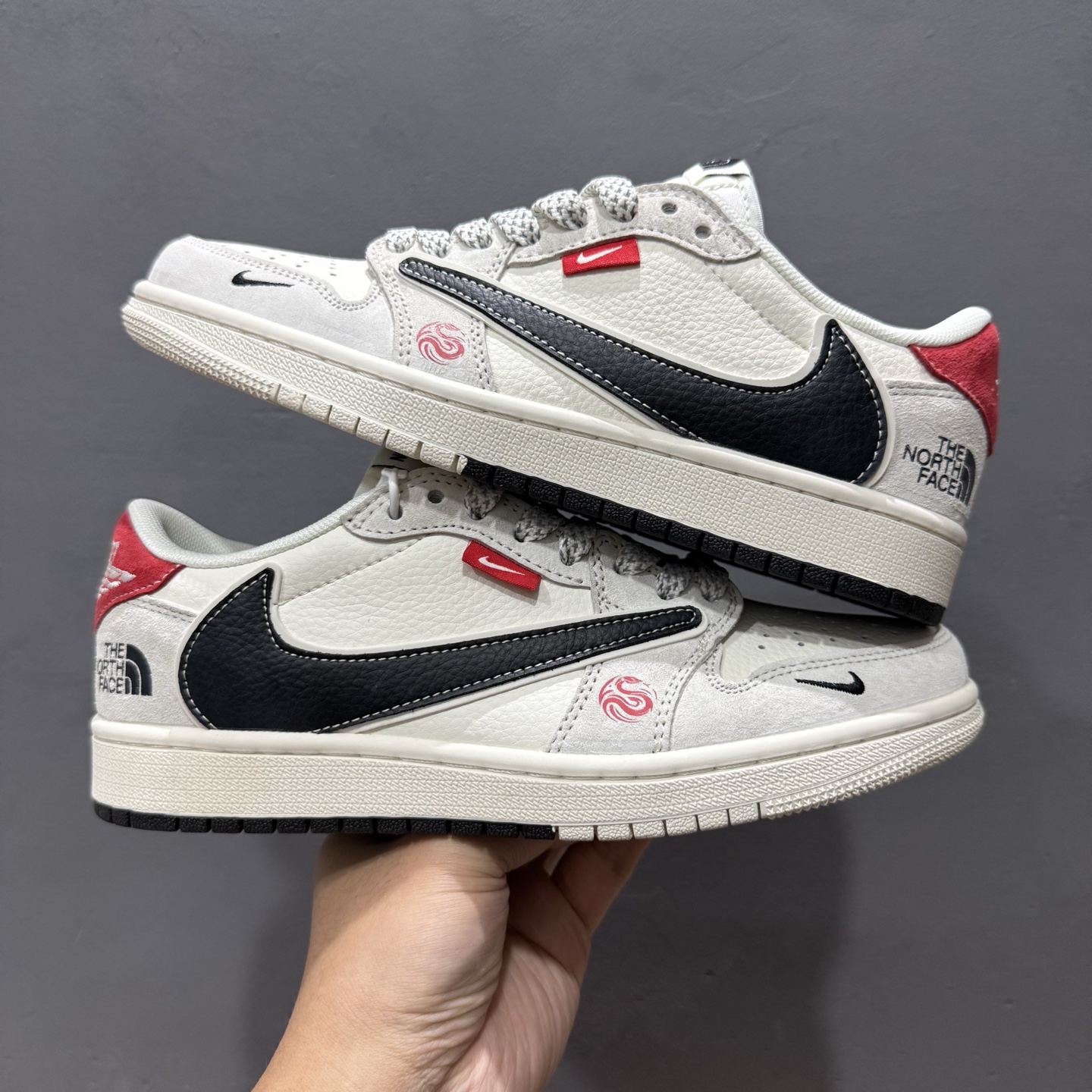 280 XC版 Travis Scott x Fragment Design x Air Jordan 1 Low SP AJ1 北面联名 双拼黑勾 低帮文化休闲板鞋 YX5066-308