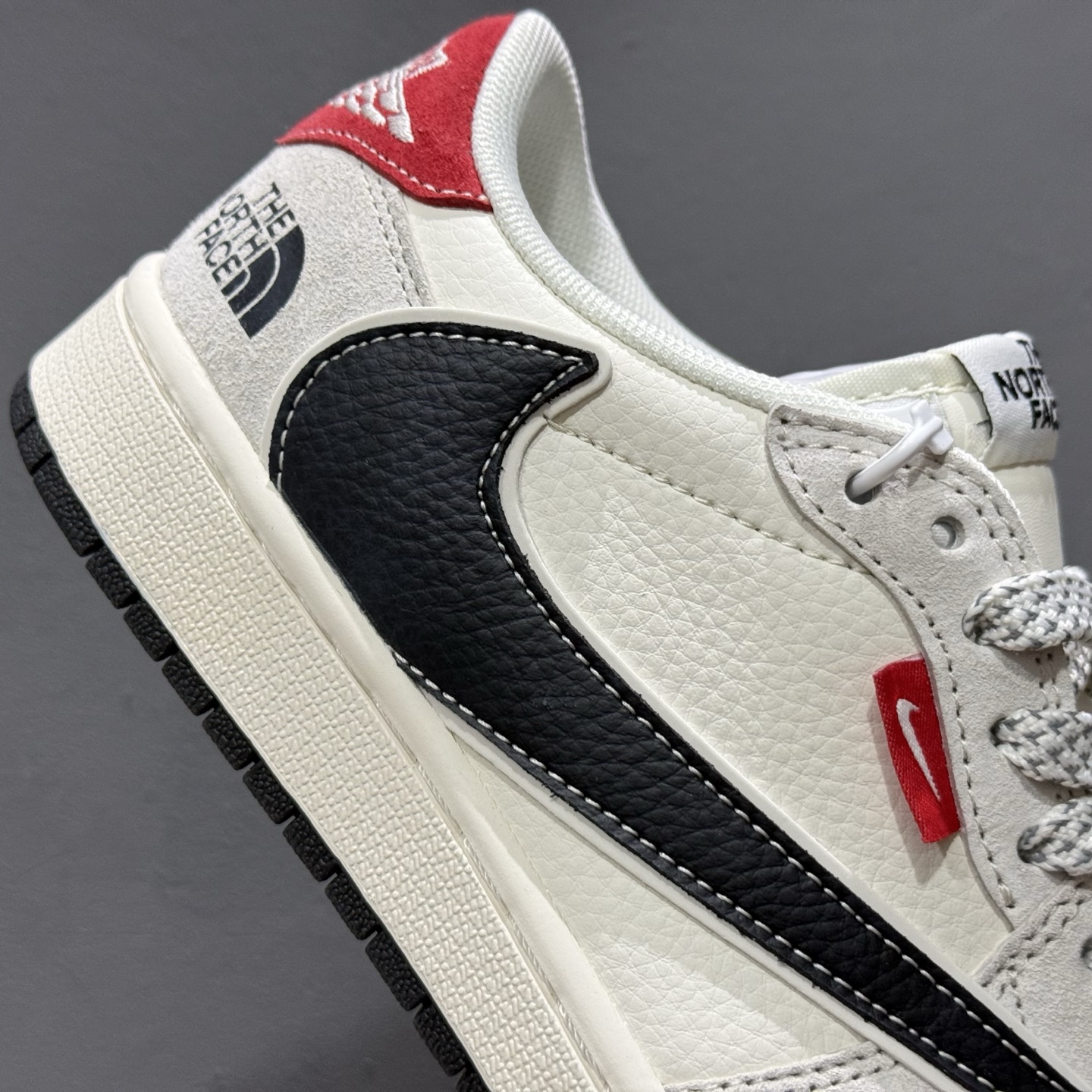 280 XC版 Travis Scott x Fragment Design x Air Jordan 1 Low SP AJ1 北面联名 双拼黑勾 低帮文化休闲板鞋 YX5066-308