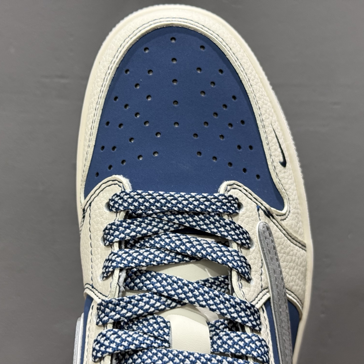 XC版 Travis Scott x Fragment Design x Air Jordan 1 Low SP AJ1 斯图西联名 双拼灰勾 低帮文化休闲板鞋 ZH2598-245