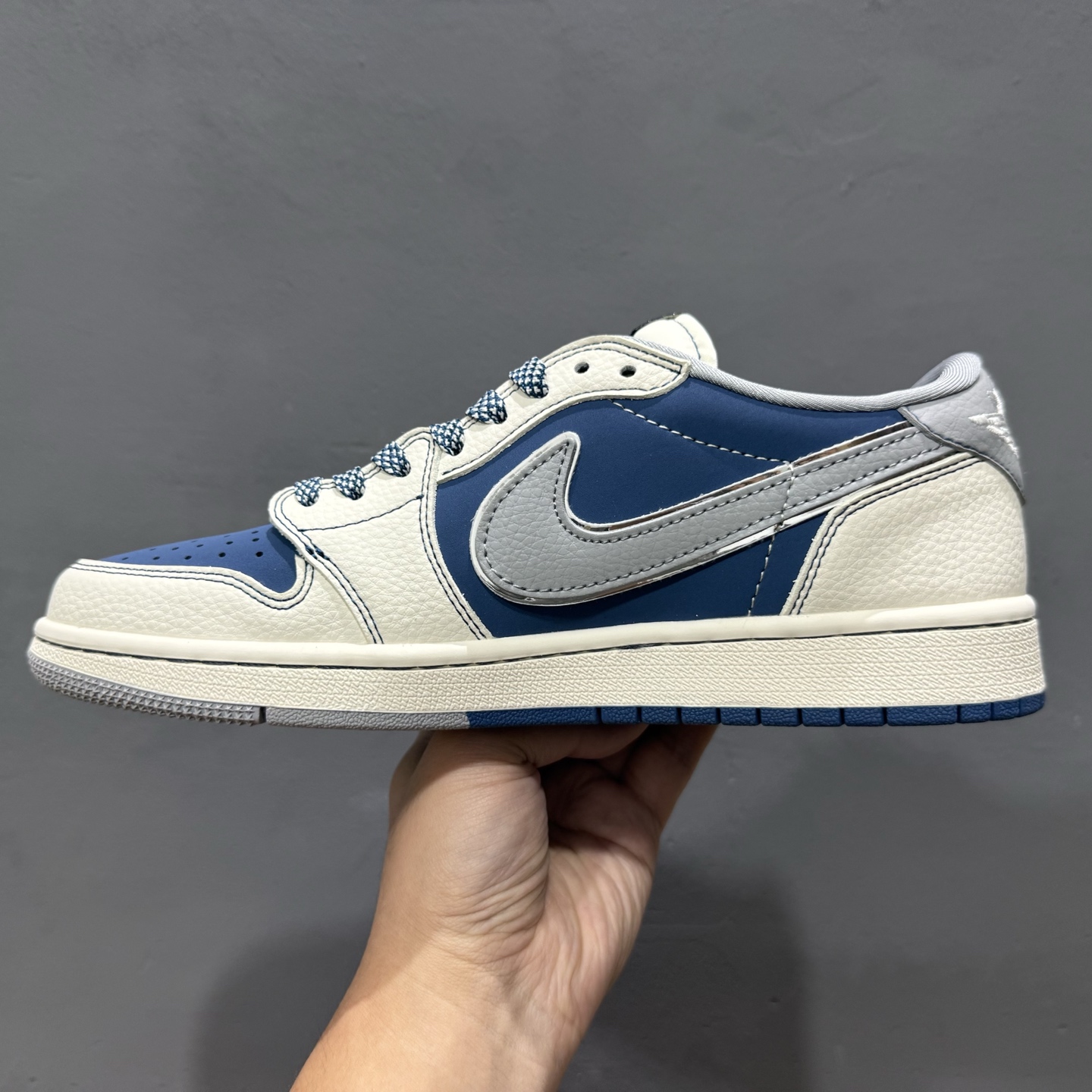 XC版 Travis Scott x Fragment Design x Air Jordan 1 Low SP AJ1 斯图西联名 双拼灰勾 低帮文化休闲板鞋 ZH2598-245