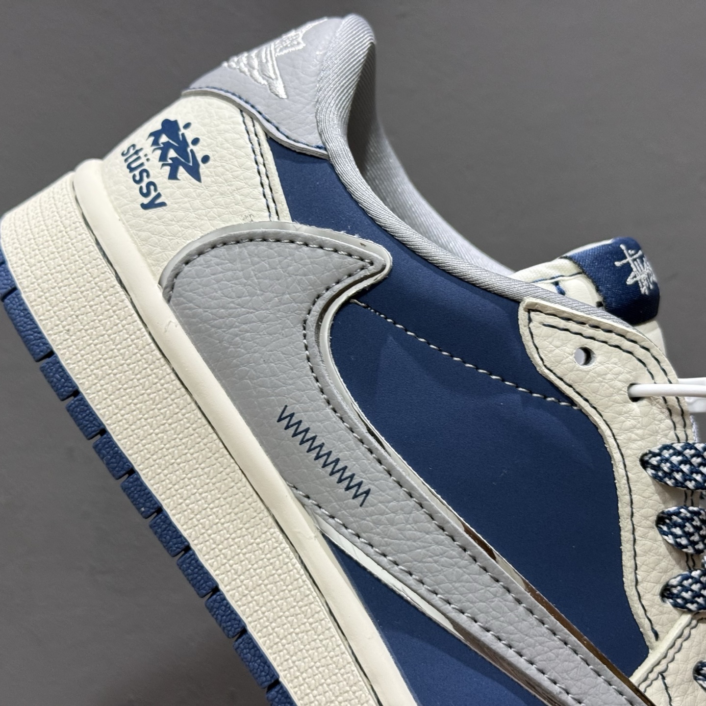 XC版 Travis Scott x Fragment Design x Air Jordan 1 Low SP AJ1 斯图西联名 双拼灰勾 低帮文化休闲板鞋 ZH2598-245