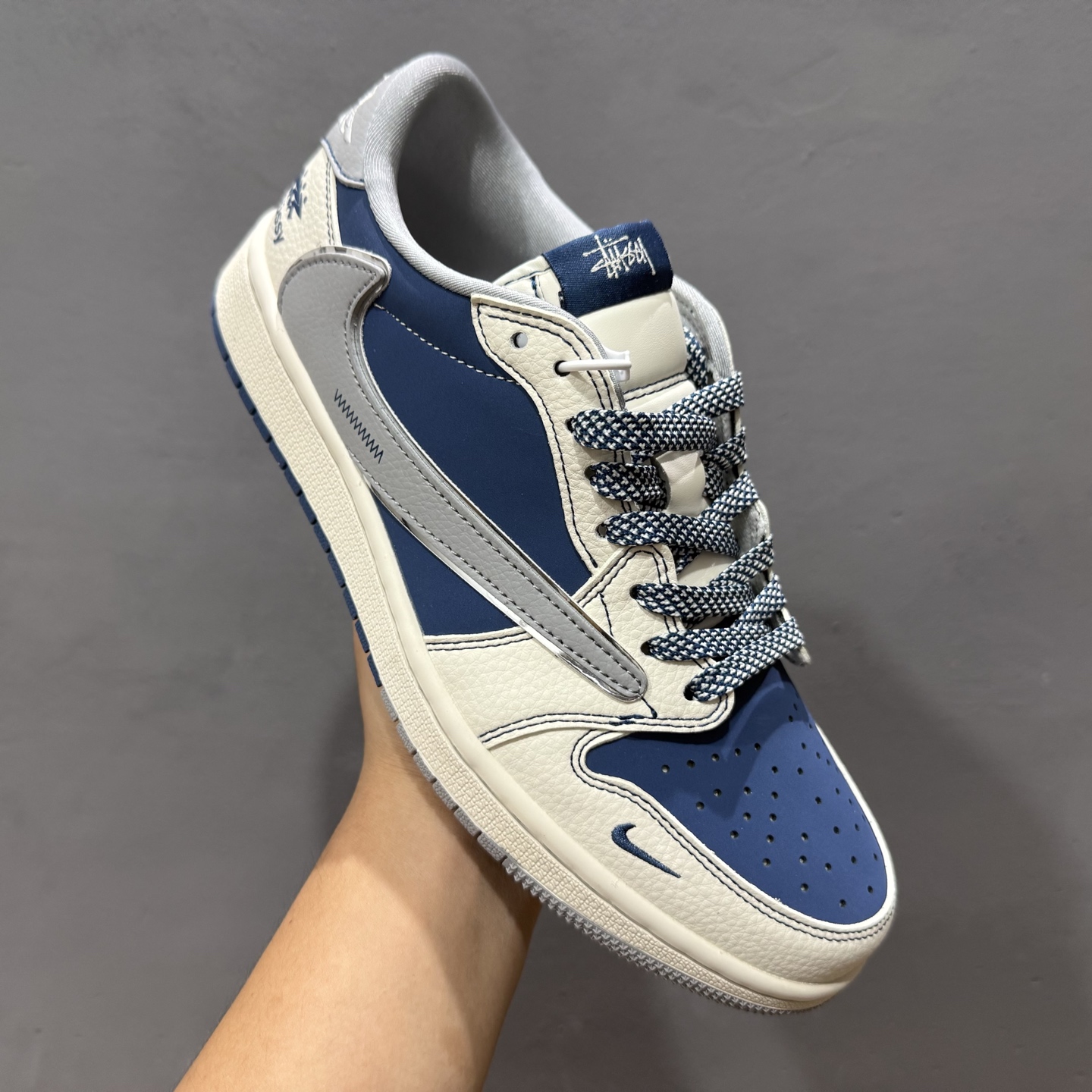 XC版 Travis Scott x Fragment Design x Air Jordan 1 Low SP AJ1 斯图西联名 双拼灰勾 低帮文化休闲板鞋 ZH2598-245
