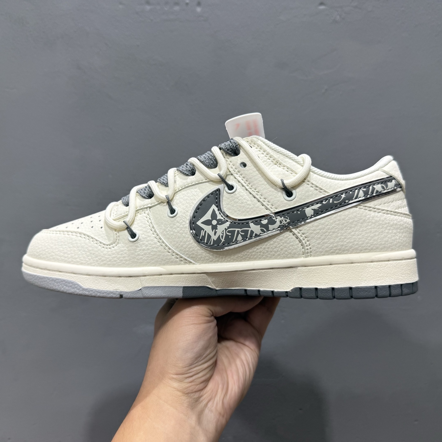 XC版 Nike SB Dunk Low LV系列 绑带涂鸦灰勾 低帮休闲板鞋 DM6868-082