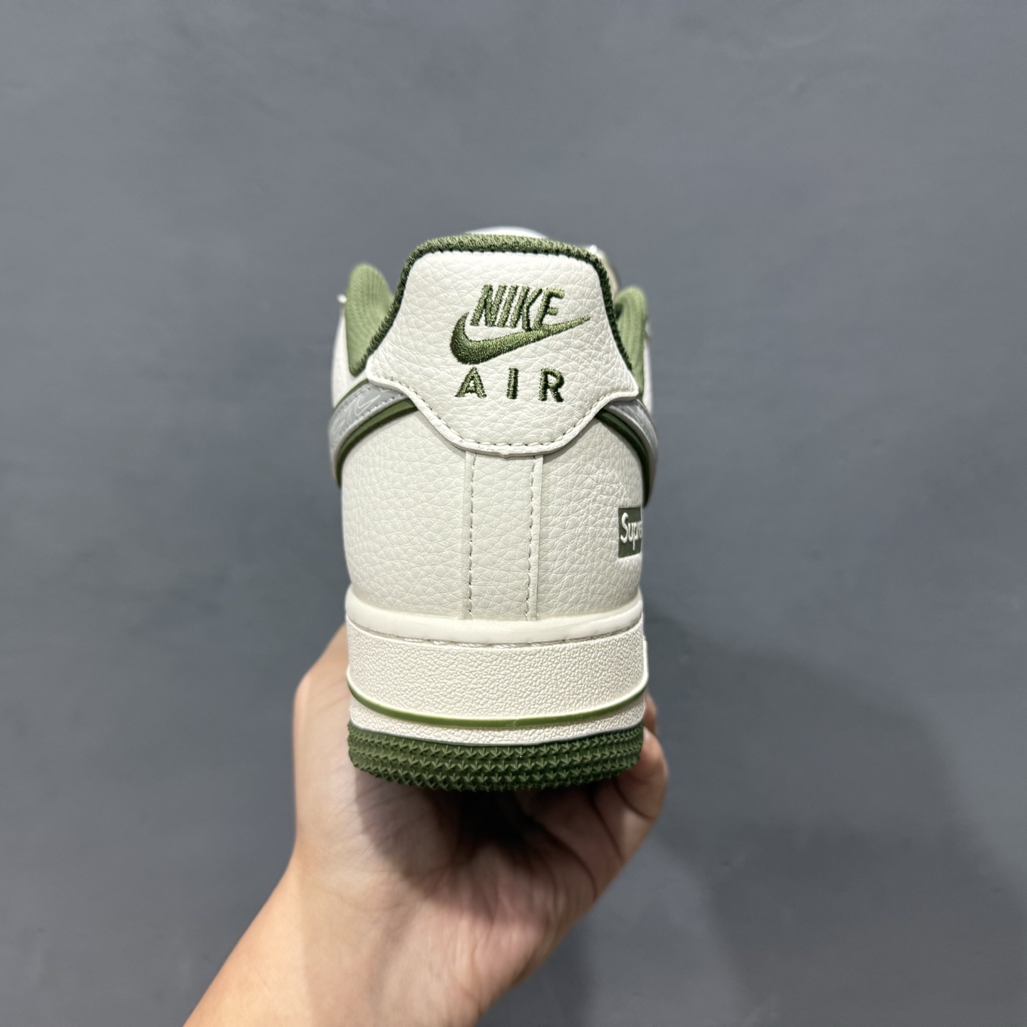 260 独家实拍Nike Air Force 1‘07 Low Supreme联名 军绿多重勾 空军一号低帮休闲板鞋 XX3168-148