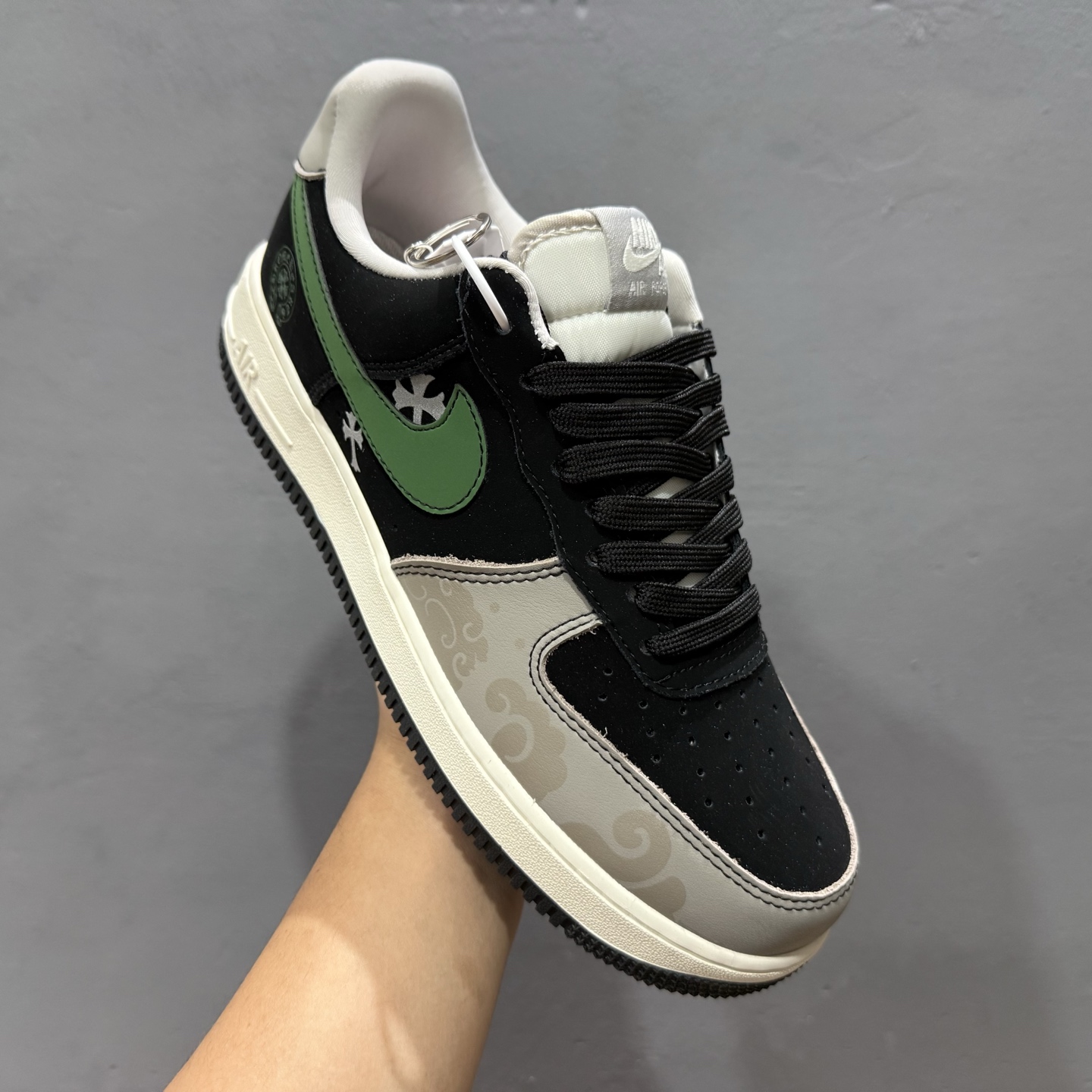 260 独家实拍Nike Air Force 1‘07 Low 克罗心联名 黑绿勾 空军一号低帮休闲板鞋 KK1988-074