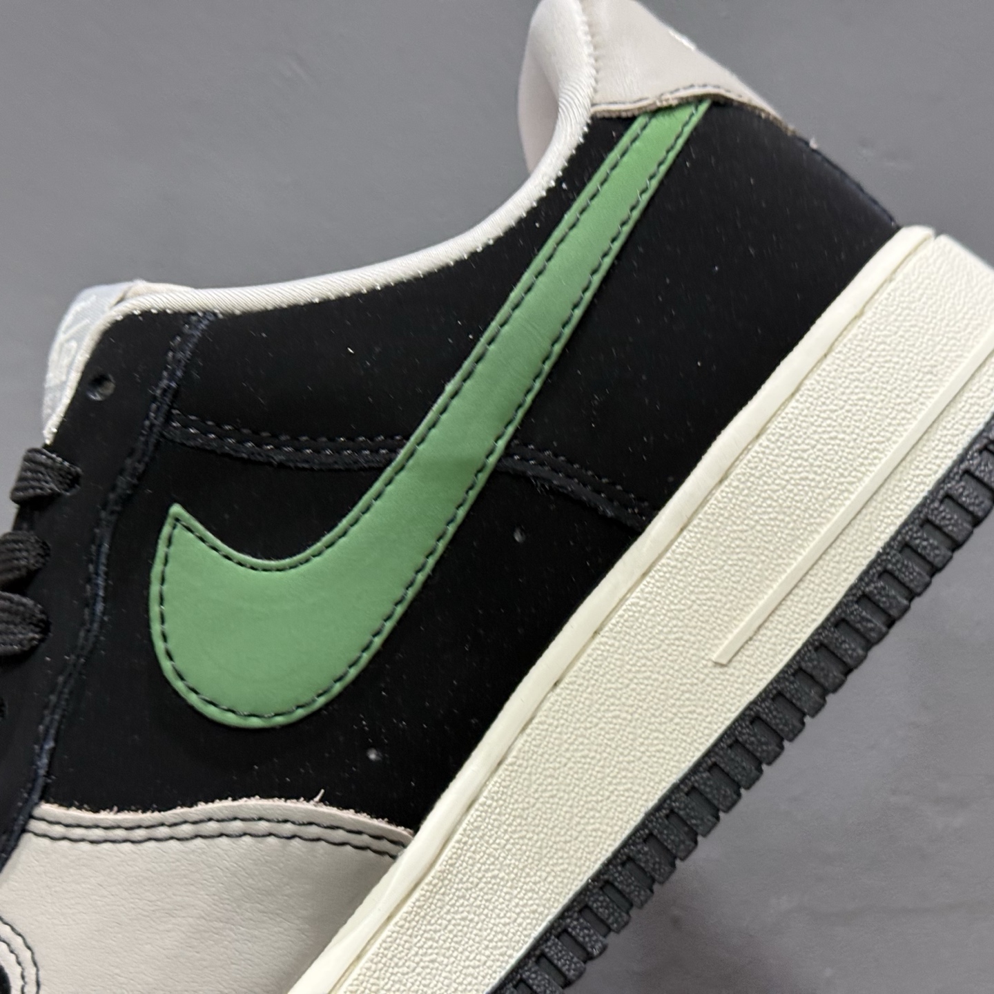 260 独家实拍Nike Air Force 1‘07 Low 克罗心联名 黑绿勾 空军一号低帮休闲板鞋 KK1988-074