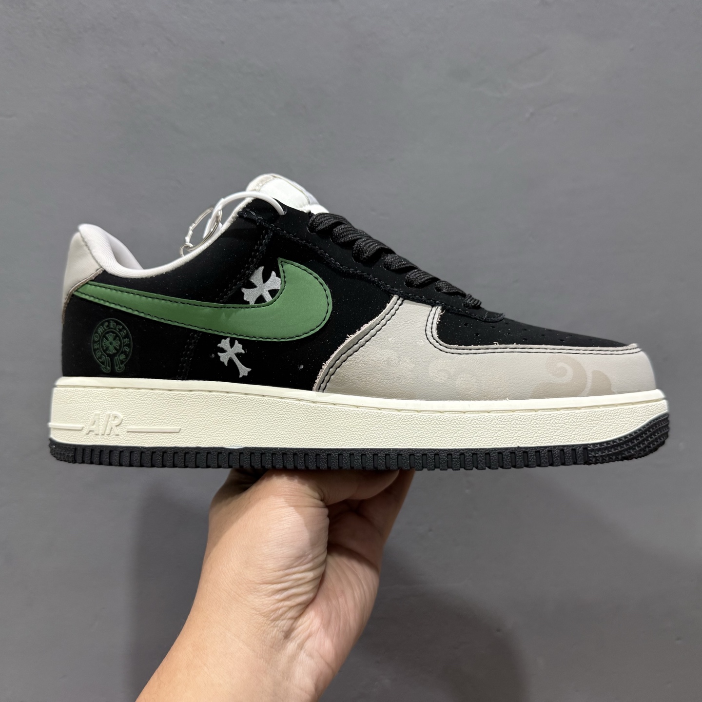 260 独家实拍Nike Air Force 1‘07 Low 克罗心联名 黑绿勾 空军一号低帮休闲板鞋 KK1988-074