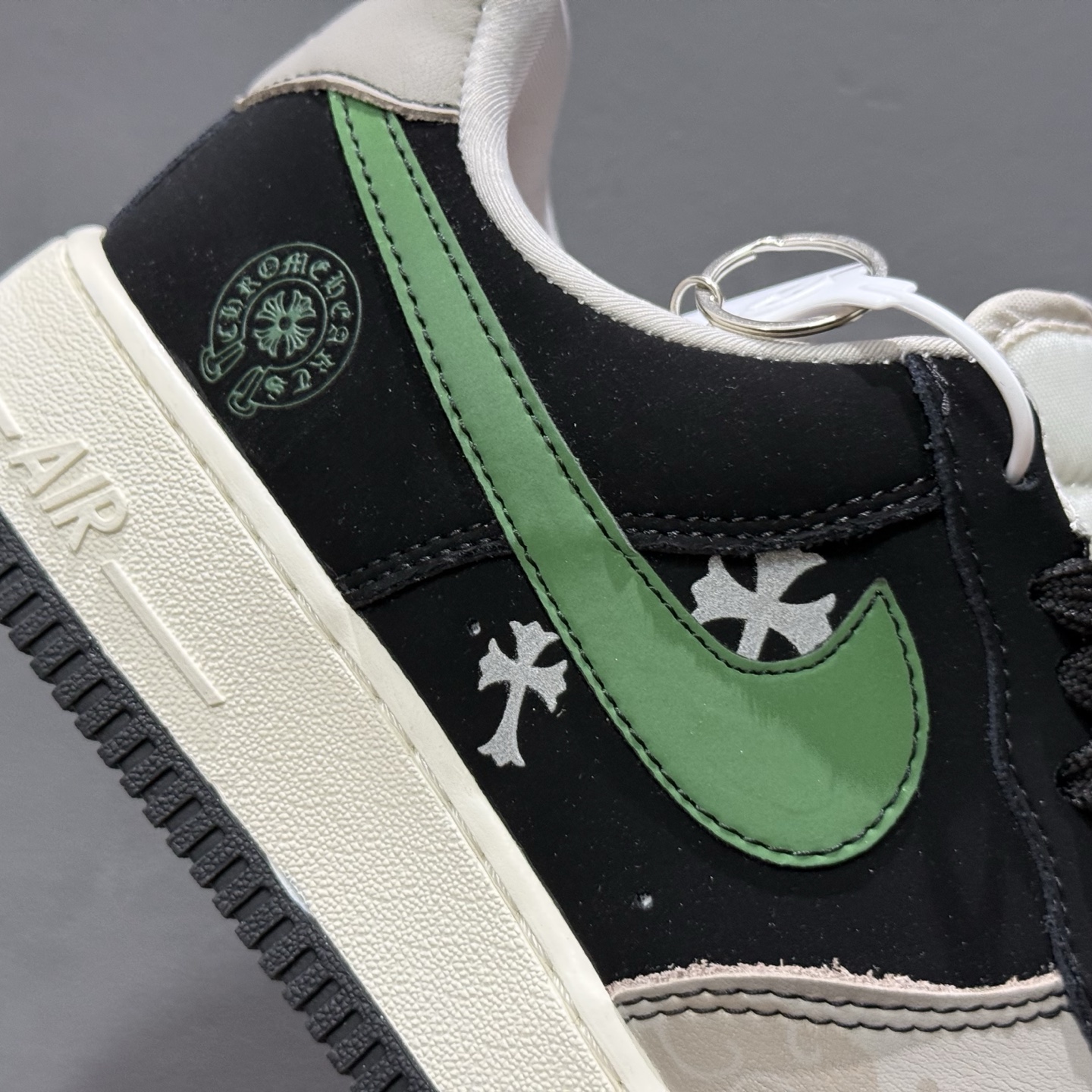 260 独家实拍Nike Air Force 1‘07 Low 克罗心联名 黑绿勾 空军一号低帮休闲板鞋 KK1988-074