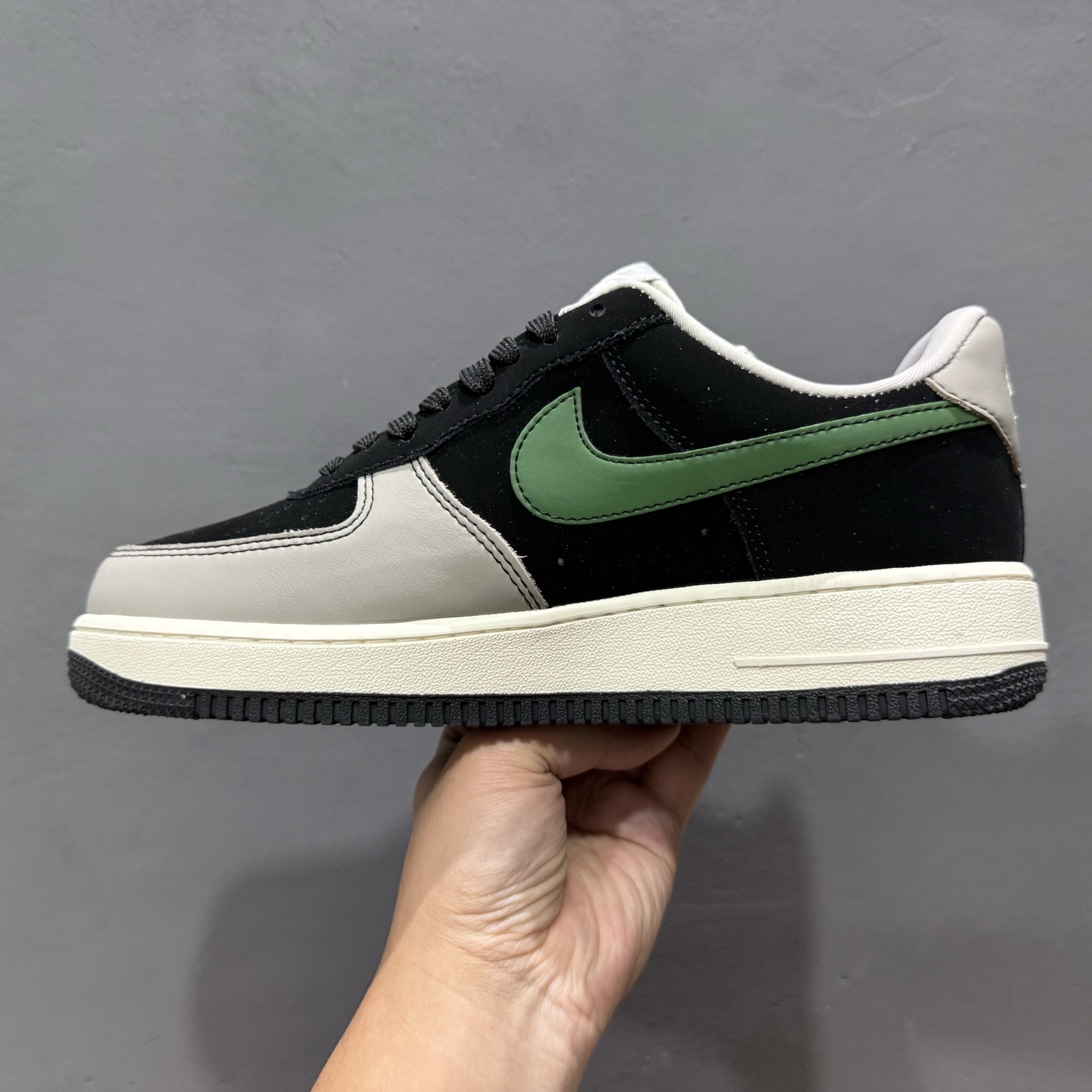 260 独家实拍Nike Air Force 1‘07 Low 克罗心联名 黑绿勾 空军一号低帮休闲板鞋 KK1988-074