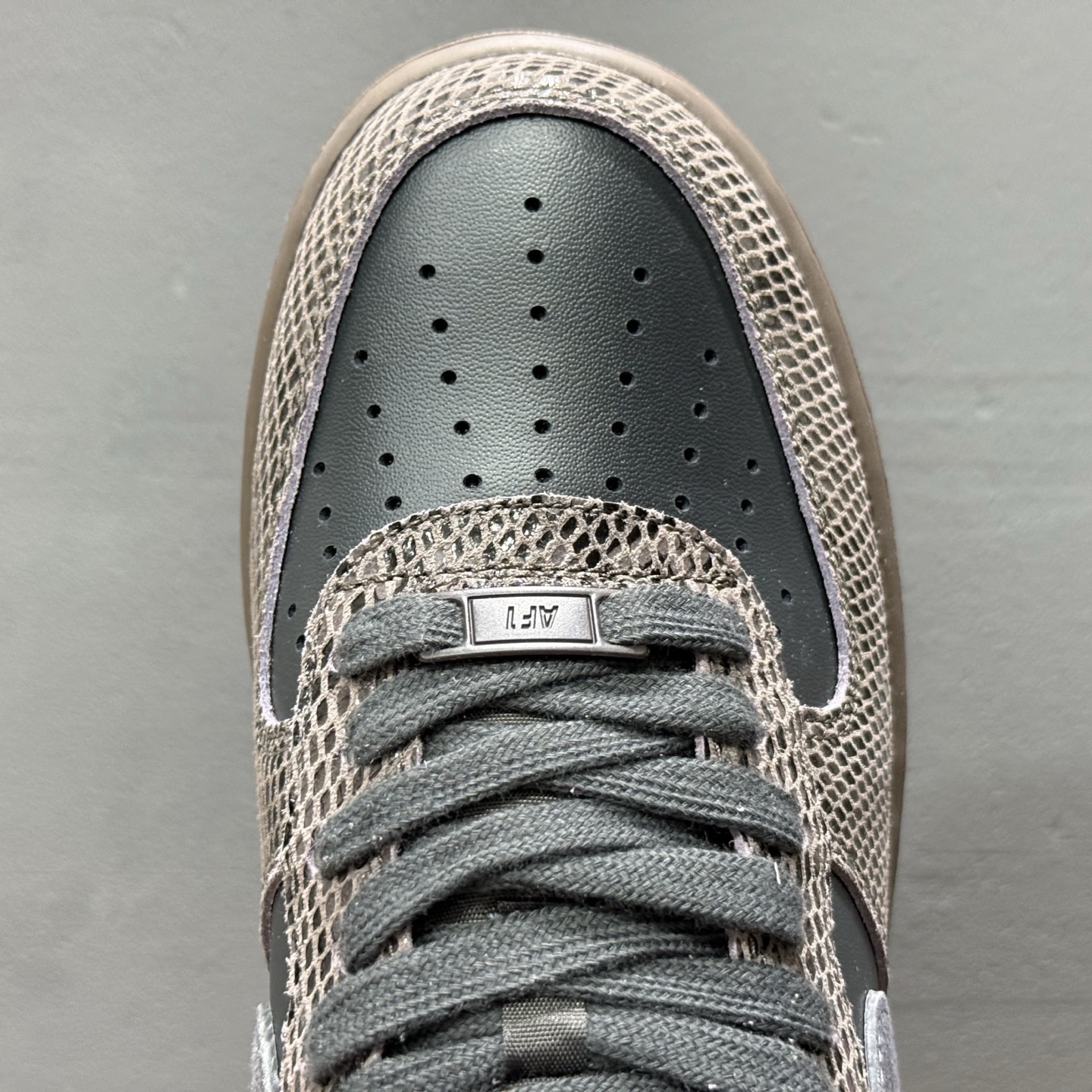 NIKE AIR FORCE 1‘07 LV8 HF2898-001
