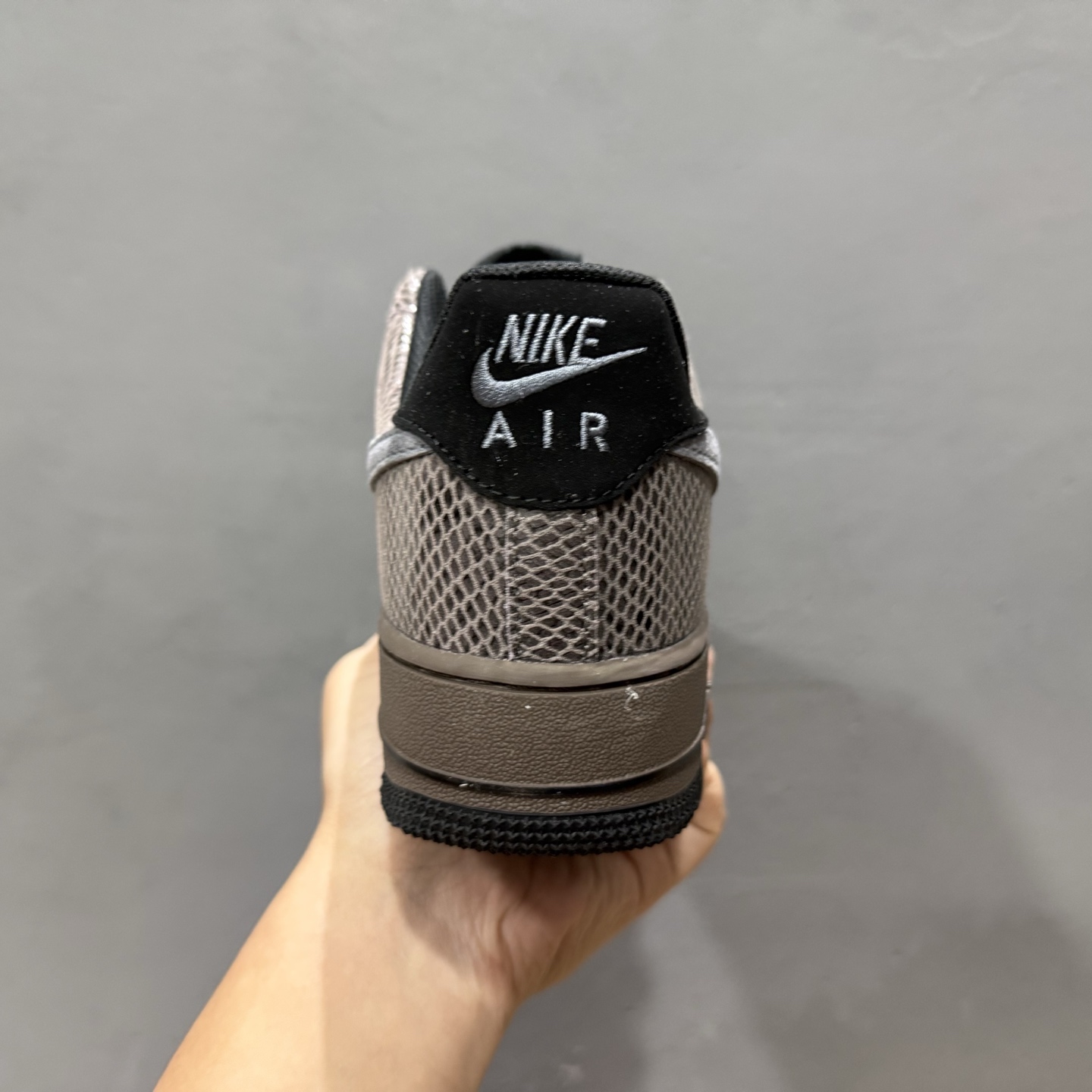 NIKE AIR FORCE 1‘07 LV8 HF2898-001