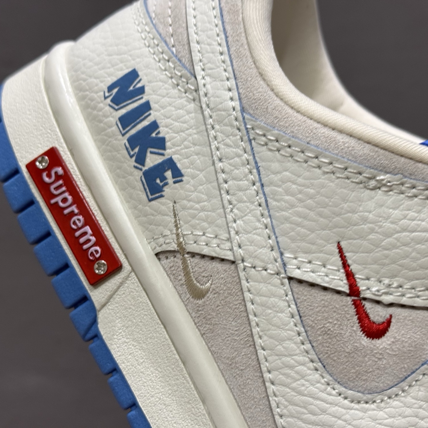 独家实拍Nike SB Dunk Low 联名三勾 奶白蓝底配色 周年高端定制 低帮休闲板鞋 SC9207-411
