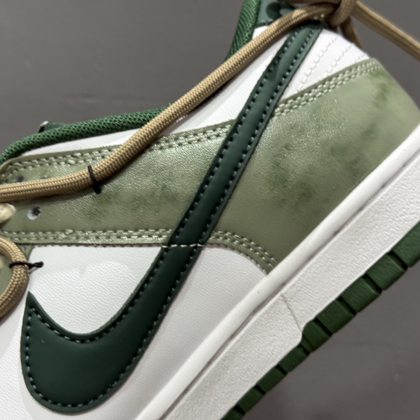 Nike Dunk Low 青竹林 绿白 此款设计灵感源于蝴蝶青竹林 DD1391-101