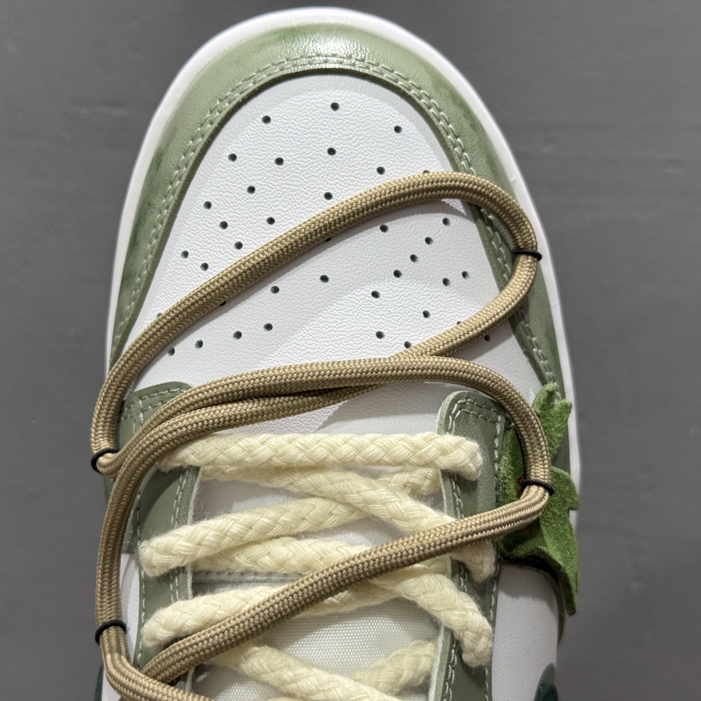 Nike Dunk Low 青竹林 绿白 此款设计灵感源于蝴蝶青竹林 DD1391-101