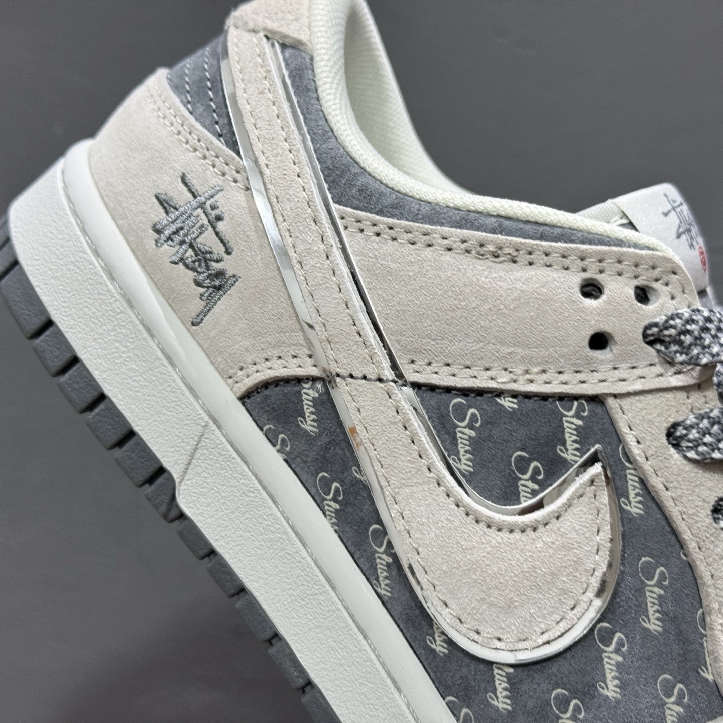 独家实拍Nk SB Dunk Low 斯图西联名-气质灰 周年高端定制 低帮休闲板鞋 XX2025-578