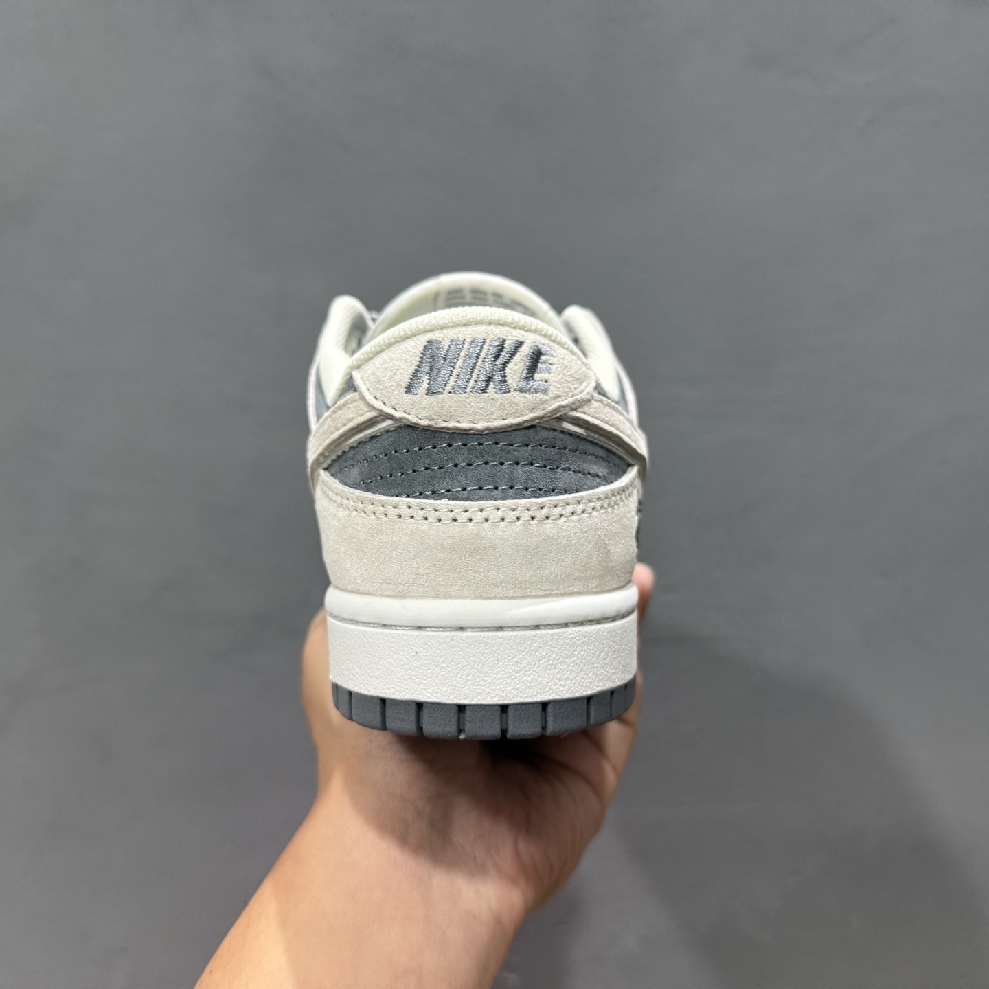 独家实拍Nk SB Dunk Low 斯图西联名-气质灰 周年高端定制 低帮休闲板鞋 XX2025-578