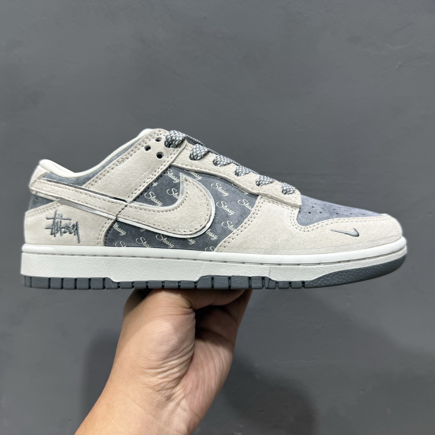 独家实拍Nk SB Dunk Low 斯图西联名-气质灰 周年高端定制 低帮休闲板鞋 XX2025-578