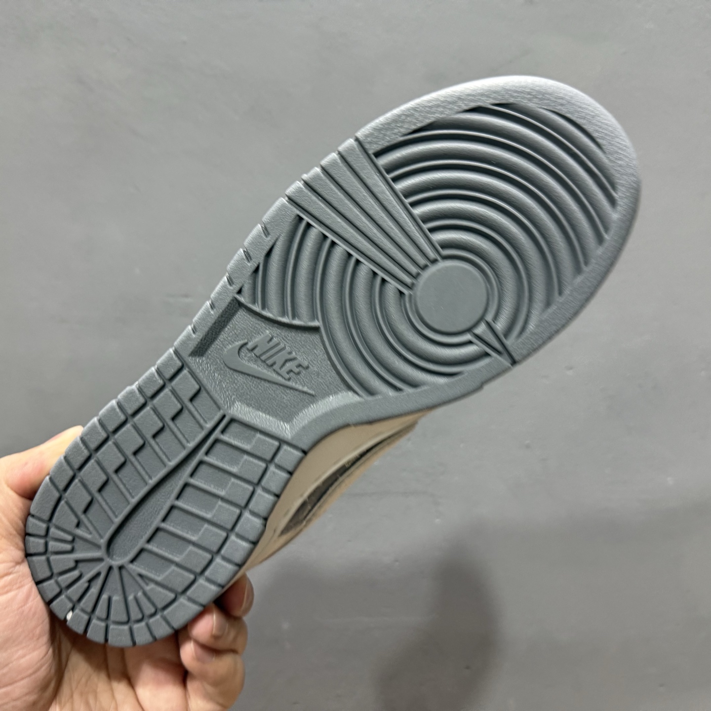 独家实拍Nk SB Dunk Low 斯图西联名-气质灰 周年高端定制 低帮休闲板鞋 XX2025-578