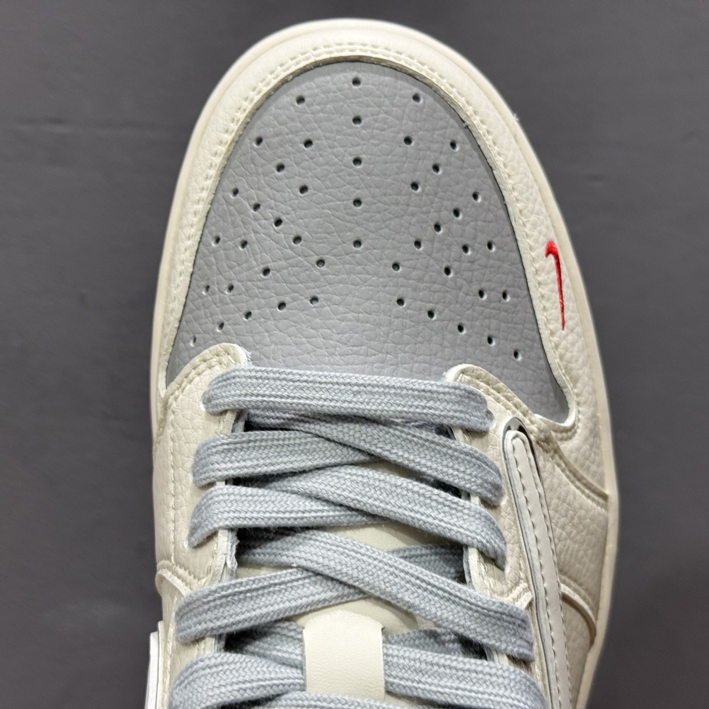 独家实拍Travis Scott x Fragment Design x Air Jordan 1 Low SP AJ1 暴力熊联名 卡通米灰 低帮文化休闲板鞋 XS7089-527