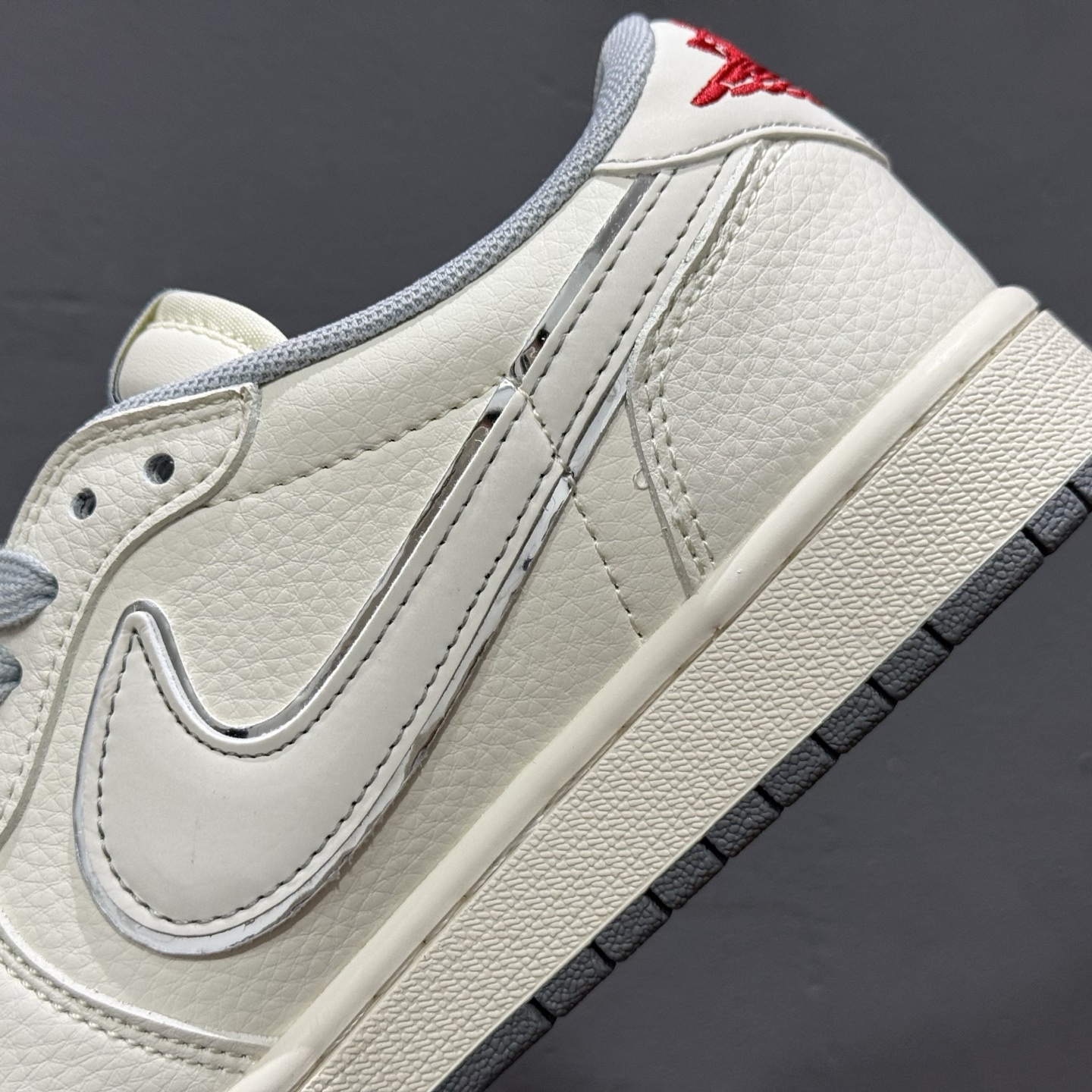 独家实拍Travis Scott x Fragment Design x Air Jordan 1 Low SP AJ1 暴力熊联名 卡通米灰 低帮文化休闲板鞋 XS7089-527