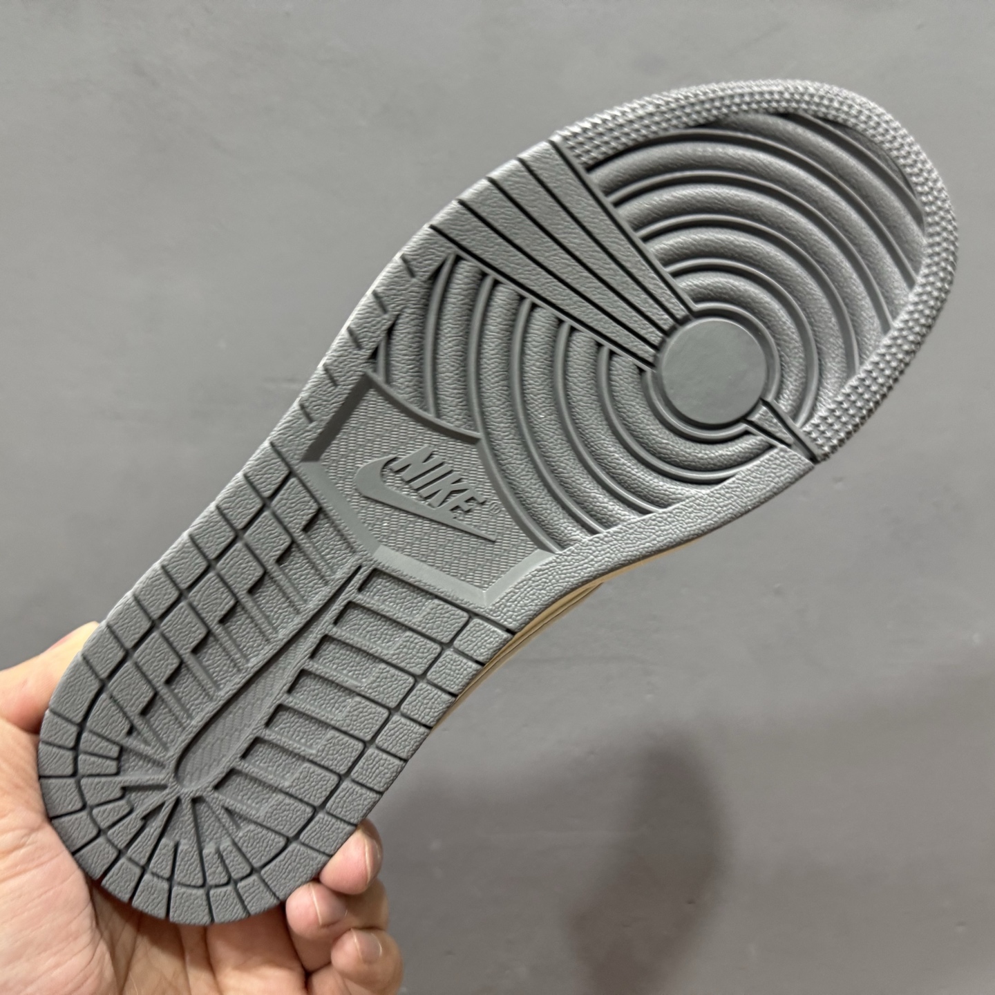 独家实拍Travis Scott x Fragment Design x Air Jordan 1 Low SP AJ1 暴力熊联名 卡通米灰 低帮文化休闲板鞋 XS7089-527
