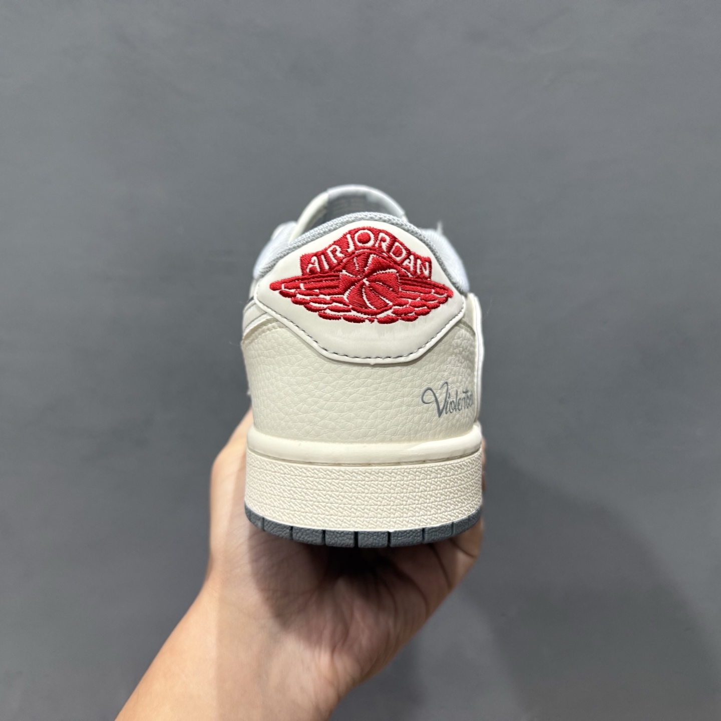 独家实拍Travis Scott x Fragment Design x Air Jordan 1 Low SP AJ1 暴力熊联名 卡通米灰 低帮文化休闲板鞋 XS7089-527