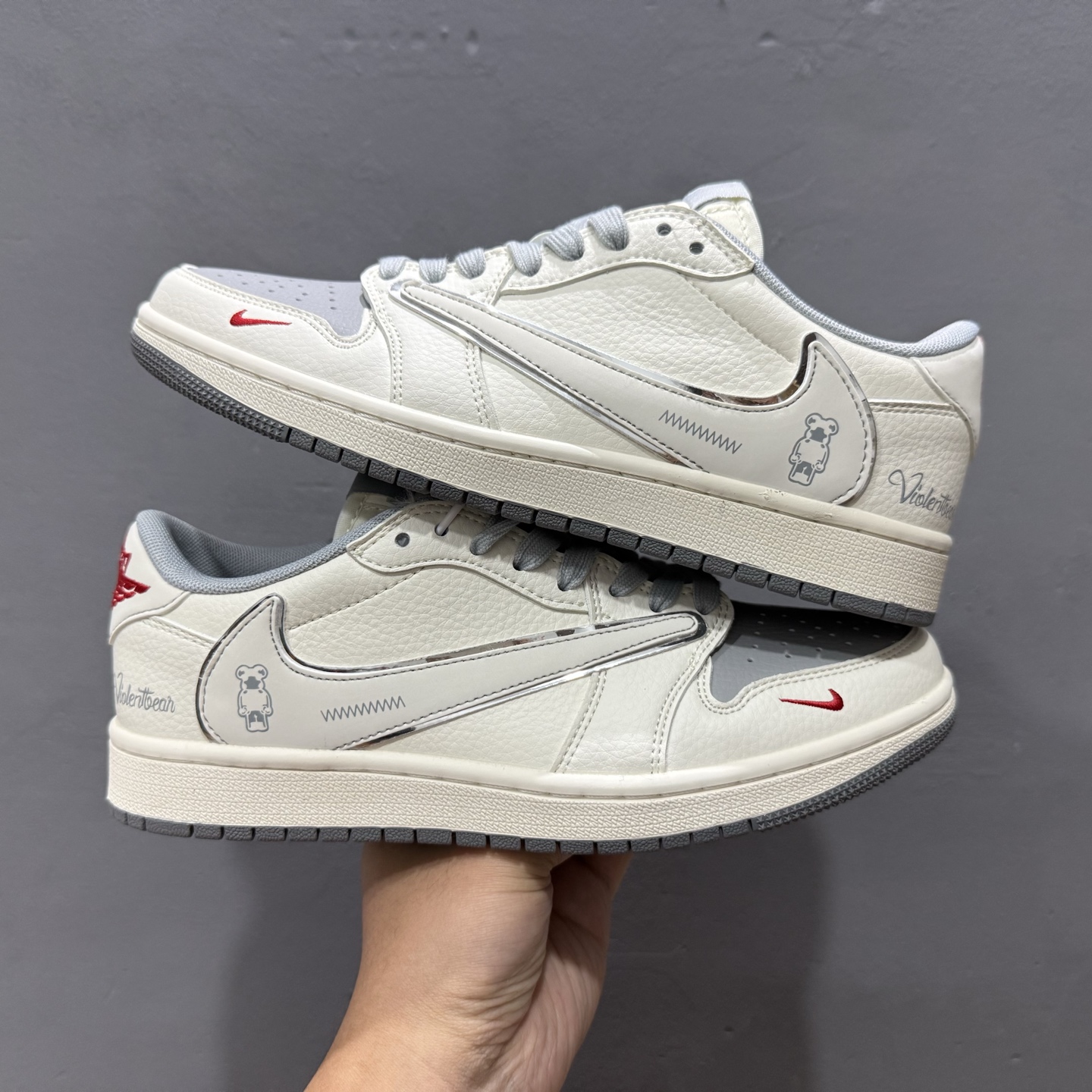 独家实拍Travis Scott x Fragment Design x Air Jordan 1 Low SP AJ1 暴力熊联名 卡通米灰 低帮文化休闲板鞋 XS7089-527
