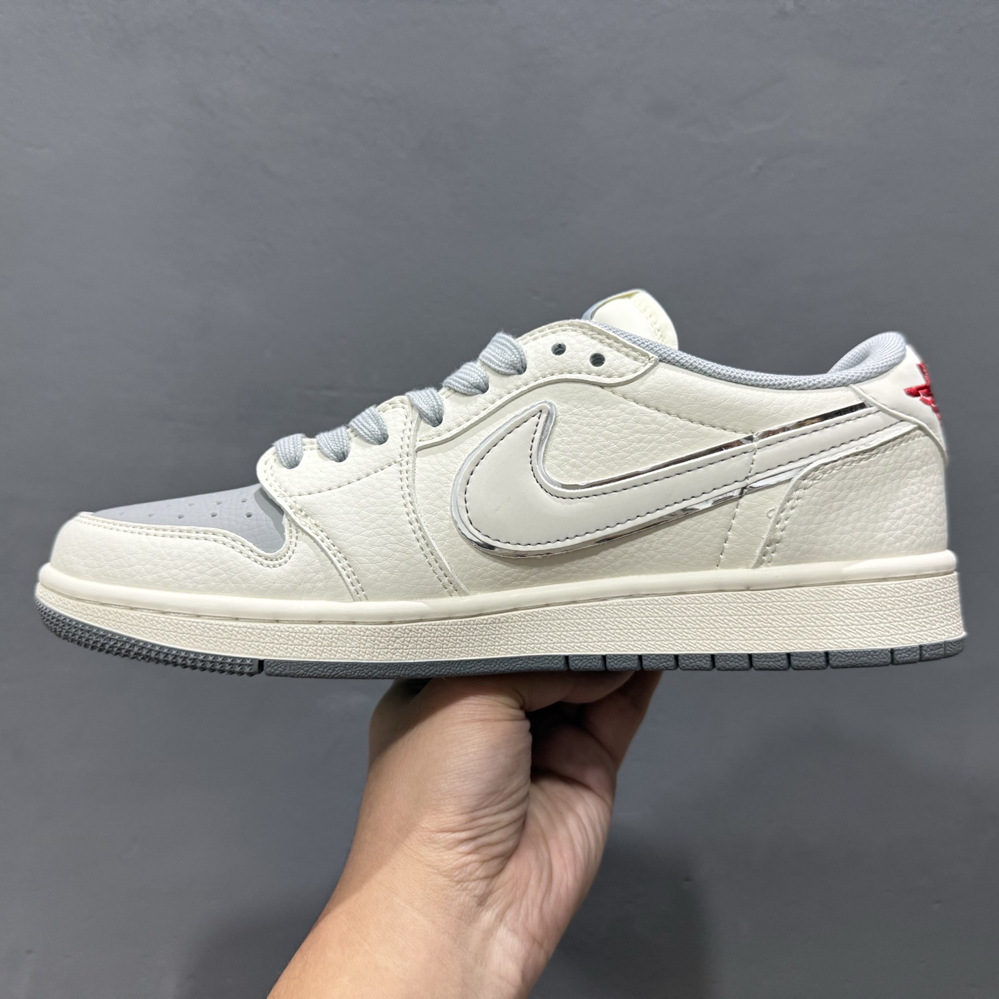 独家实拍Travis Scott x Fragment Design x Air Jordan 1 Low SP AJ1 暴力熊联名 卡通米灰 低帮文化休闲板鞋 XS7089-527