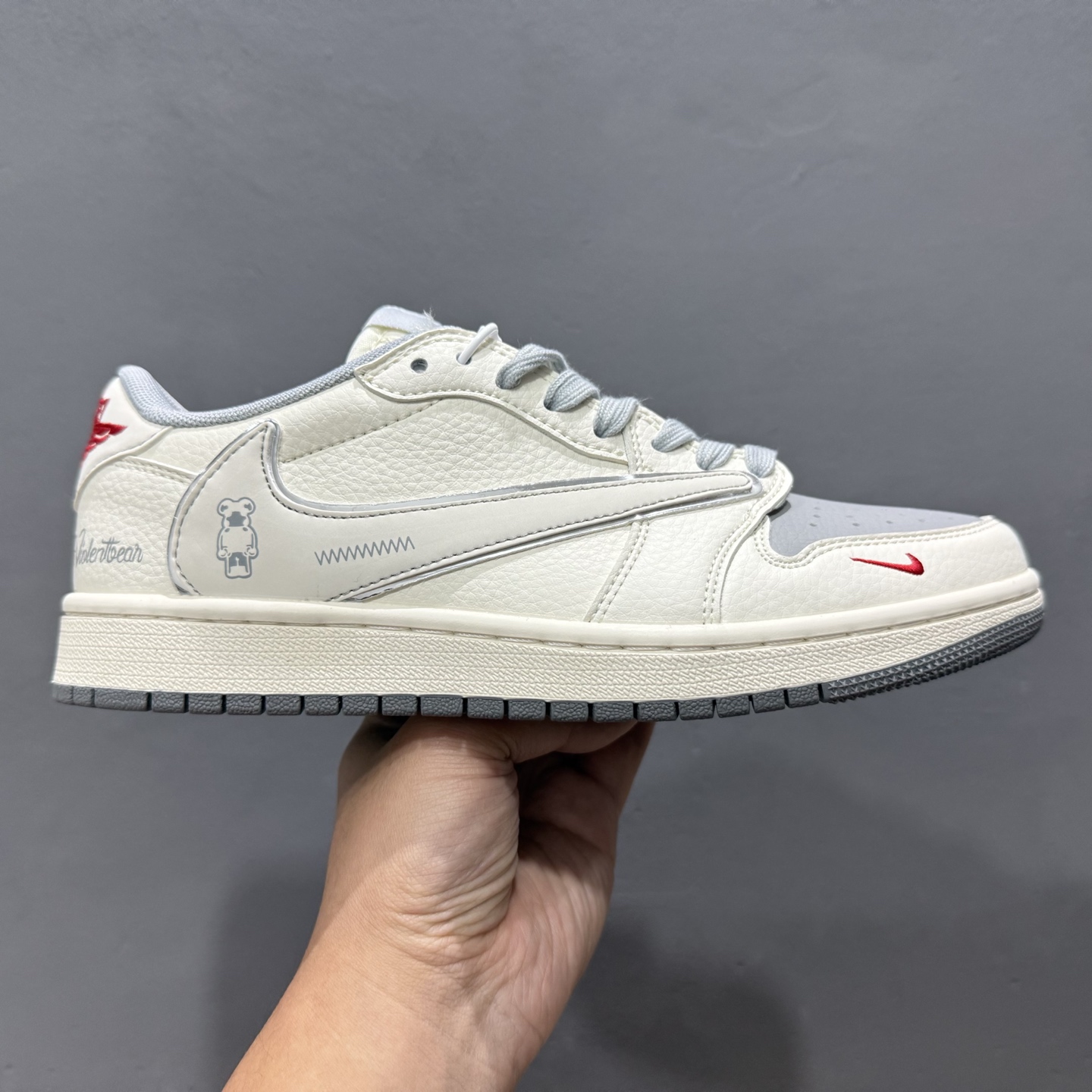 独家实拍Travis Scott x Fragment Design x Air Jordan 1 Low SP AJ1 暴力熊联名 卡通米灰 低帮文化休闲板鞋 XS7089-527