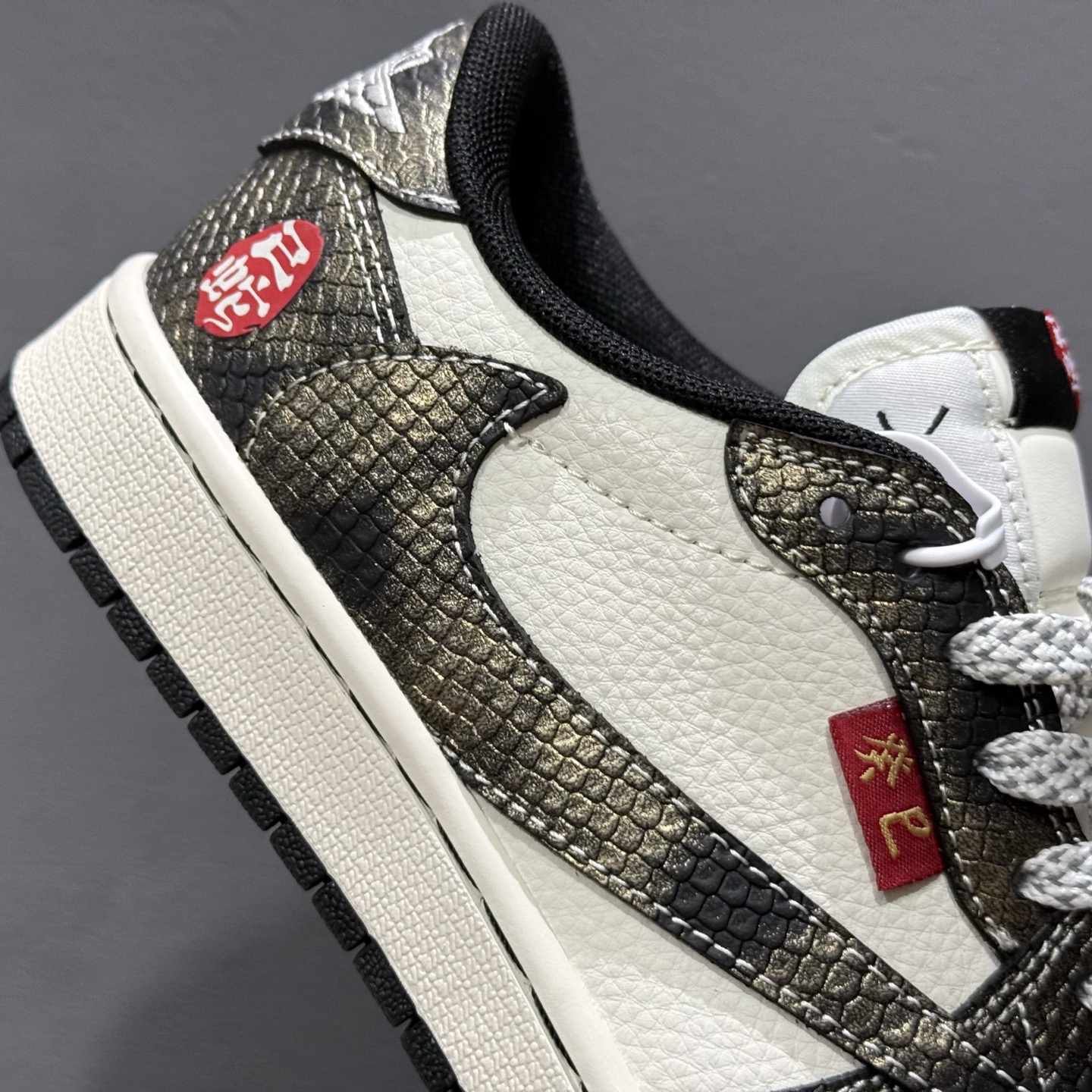 XC版 Travis Scott x Fragment Design x Air Jordan 1 Low SP AJ1 蛇年限定 亮黑蛇纹 低帮文化休闲板鞋 YX5066-309