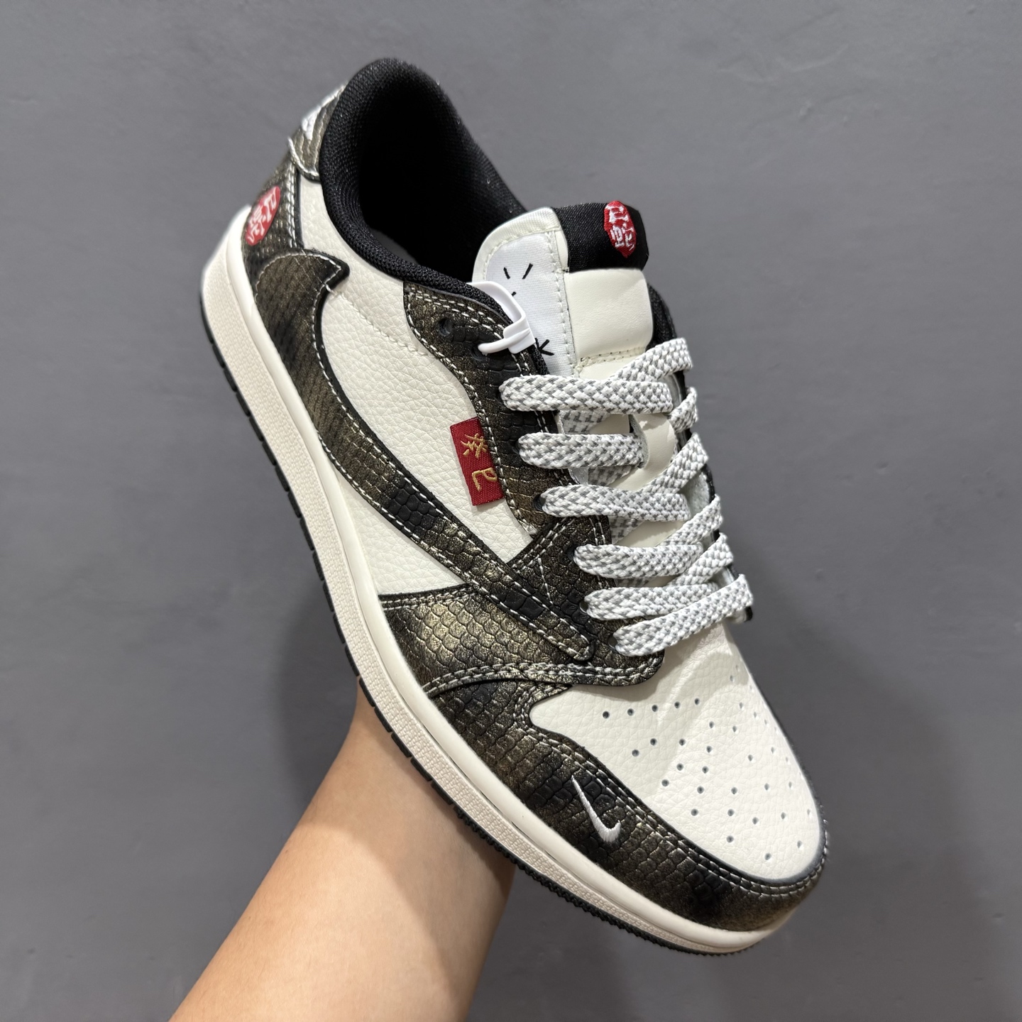 XC版 Travis Scott x Fragment Design x Air Jordan 1 Low SP AJ1 蛇年限定 亮黑蛇纹 低帮文化休闲板鞋 YX5066-309