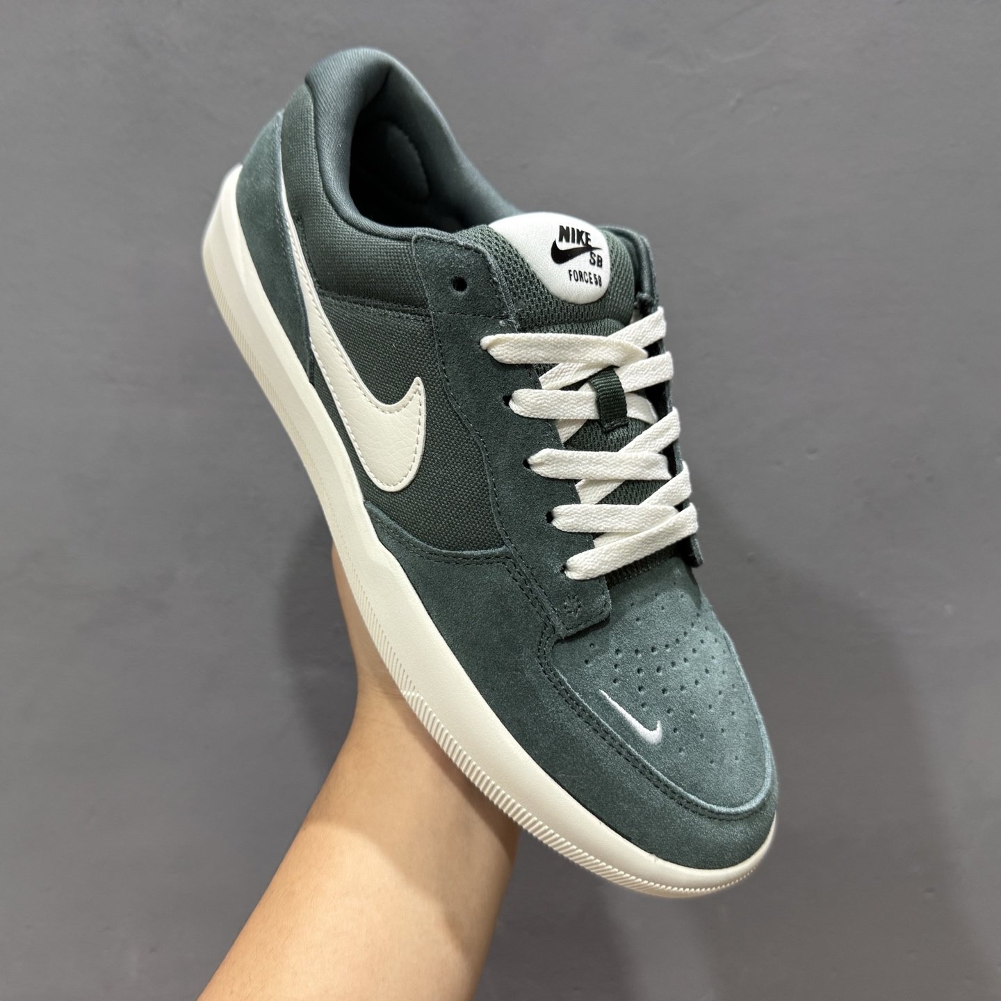 💰150
Nike SB Force 58 硫化杯底 传统篮球风格 原楦版型
Nike SB Force 58 男/女滑板鞋采用包边设计
经久耐穿 硫化结构则有效提升灵活性
穿上这款创意力作 助你耀动街头
采用帆布和翻毛皮组合材料 融入打孔设计
为你打造彰显经典篮球风范的整体造型
官方货号：DV5477-301
Size：35.5 36 36.5 37.5 38 38.5 39 40 40.5 41 42 42.5 43 44 45
