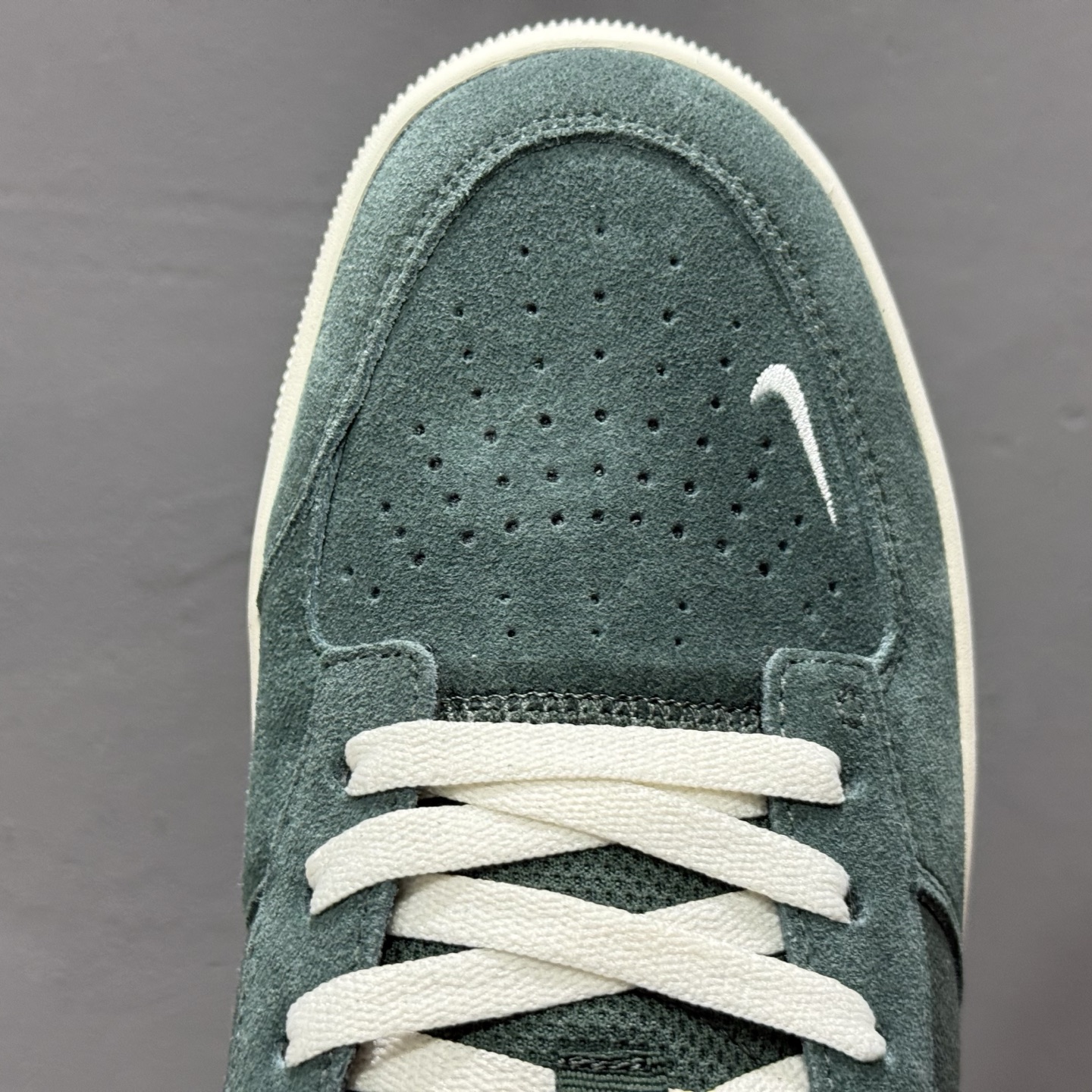 💰150
Nike SB Force 58 硫化杯底 传统篮球风格 原楦版型
Nike SB Force 58 男/女滑板鞋采用包边设计
经久耐穿 硫化结构则有效提升灵活性
穿上这款创意力作 助你耀动街头
采用帆布和翻毛皮组合材料 融入打孔设计
为你打造彰显经典篮球风范的整体造型
官方货号：DV5477-301
Size：35.5 36 36.5 37.5 38 38.5 39 40 40.5 41 42 42.5 43 44 45