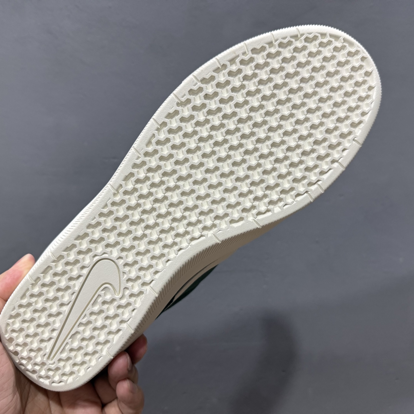 💰150
Nike SB Force 58 硫化杯底 传统篮球风格 原楦版型
Nike SB Force 58 男/女滑板鞋采用包边设计
经久耐穿 硫化结构则有效提升灵活性
穿上这款创意力作 助你耀动街头
采用帆布和翻毛皮组合材料 融入打孔设计
为你打造彰显经典篮球风范的整体造型
官方货号：DV5477-301
Size：35.5 36 36.5 37.5 38 38.5 39 40 40.5 41 42 42.5 43 44 45