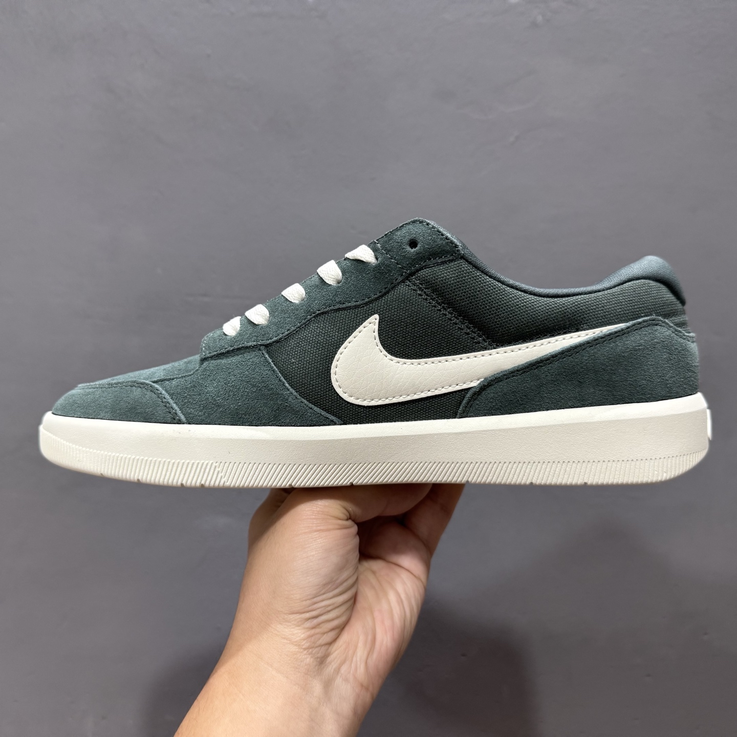 💰150
Nike SB Force 58 硫化杯底 传统篮球风格 原楦版型
Nike SB Force 58 男/女滑板鞋采用包边设计
经久耐穿 硫化结构则有效提升灵活性
穿上这款创意力作 助你耀动街头
采用帆布和翻毛皮组合材料 融入打孔设计
为你打造彰显经典篮球风范的整体造型
官方货号：DV5477-301
Size：35.5 36 36.5 37.5 38 38.5 39 40 40.5 41 42 42.5 43 44 45