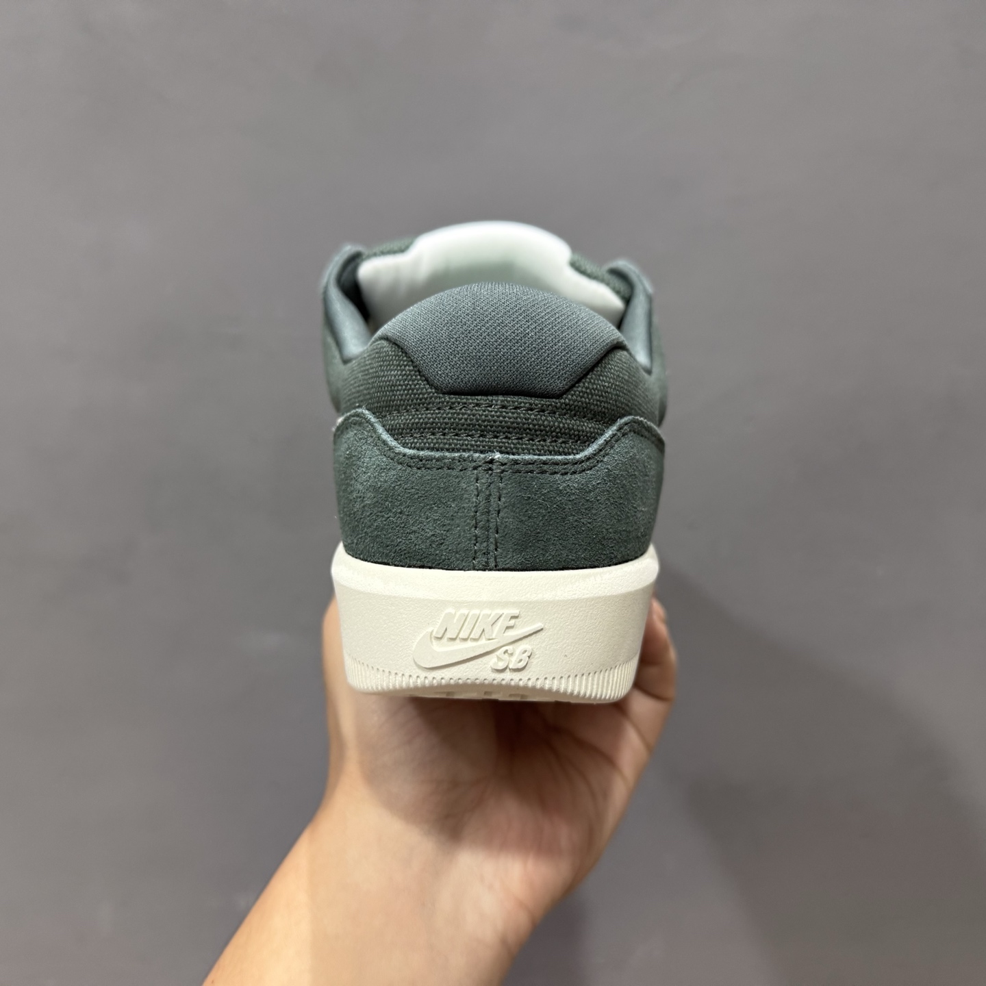 💰150
Nike SB Force 58 硫化杯底 传统篮球风格 原楦版型
Nike SB Force 58 男/女滑板鞋采用包边设计
经久耐穿 硫化结构则有效提升灵活性
穿上这款创意力作 助你耀动街头
采用帆布和翻毛皮组合材料 融入打孔设计
为你打造彰显经典篮球风范的整体造型
官方货号：DV5477-301
Size：35.5 36 36.5 37.5 38 38.5 39 40 40.5 41 42 42.5 43 44 45
