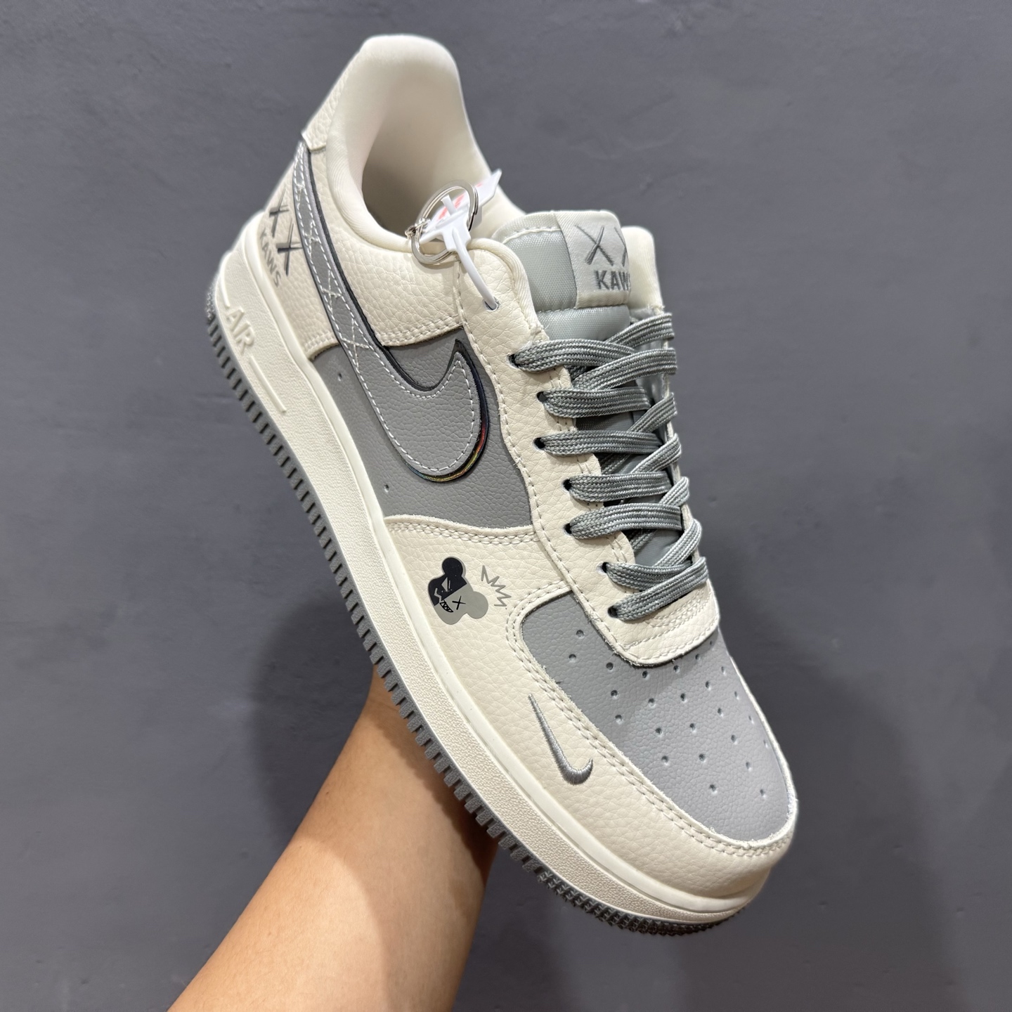 260 Nike Air Force 1'07 KAWS 联名 米白灰 KK1988-078