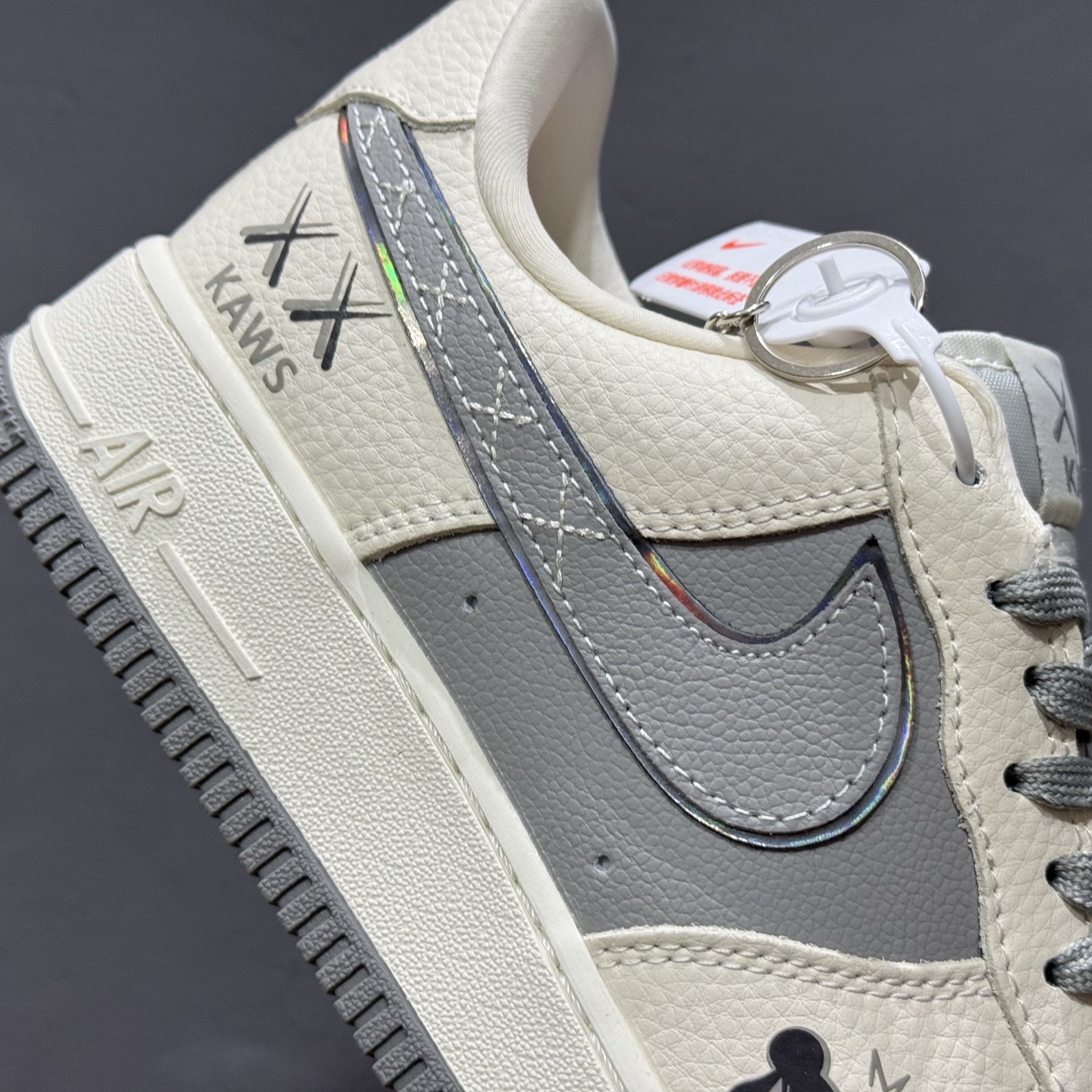 260 Nike Air Force 1'07 KAWS 联名 米白灰 KK1988-078
