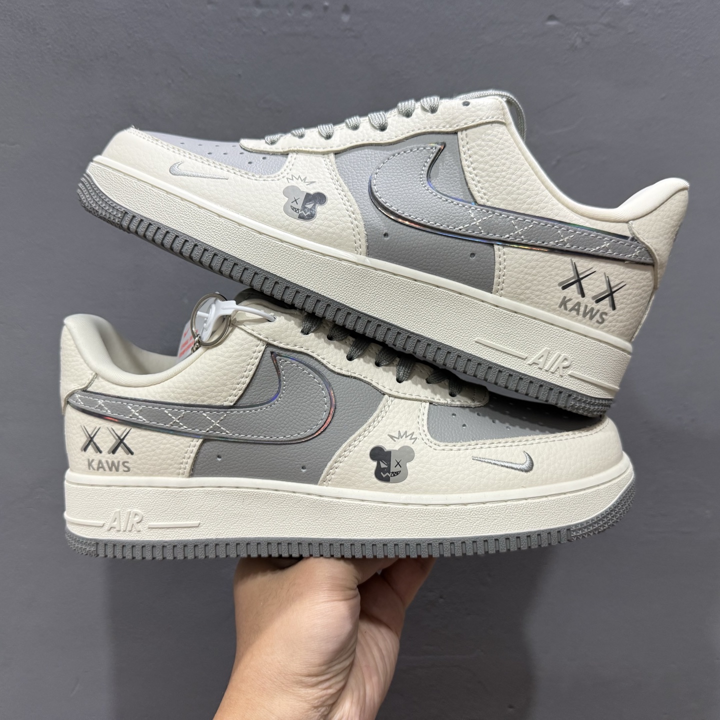 260 Nike Air Force 1'07 KAWS 联名 米白灰 KK1988-078